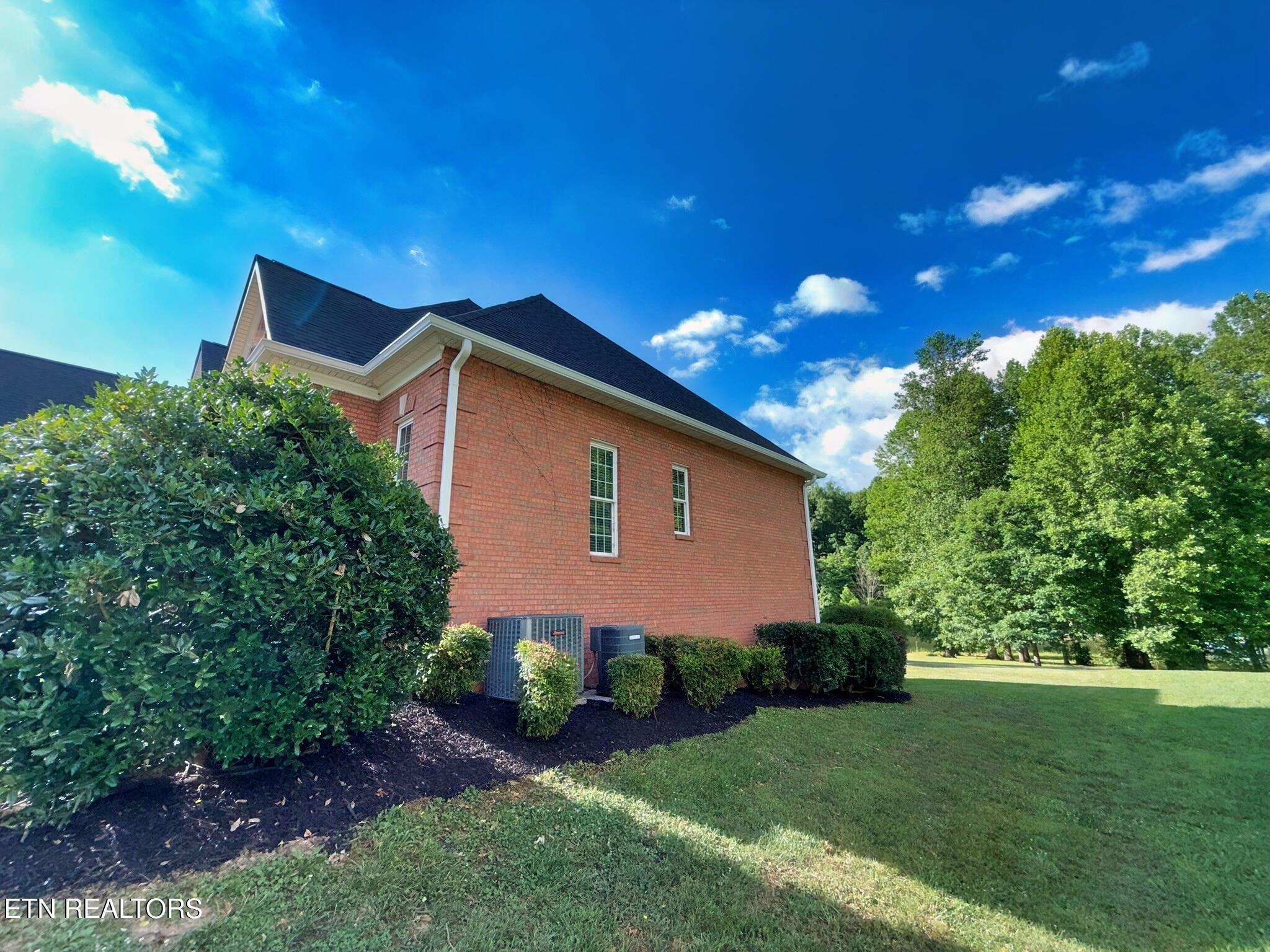267 Paradise Lane Jacksboro TN 37757