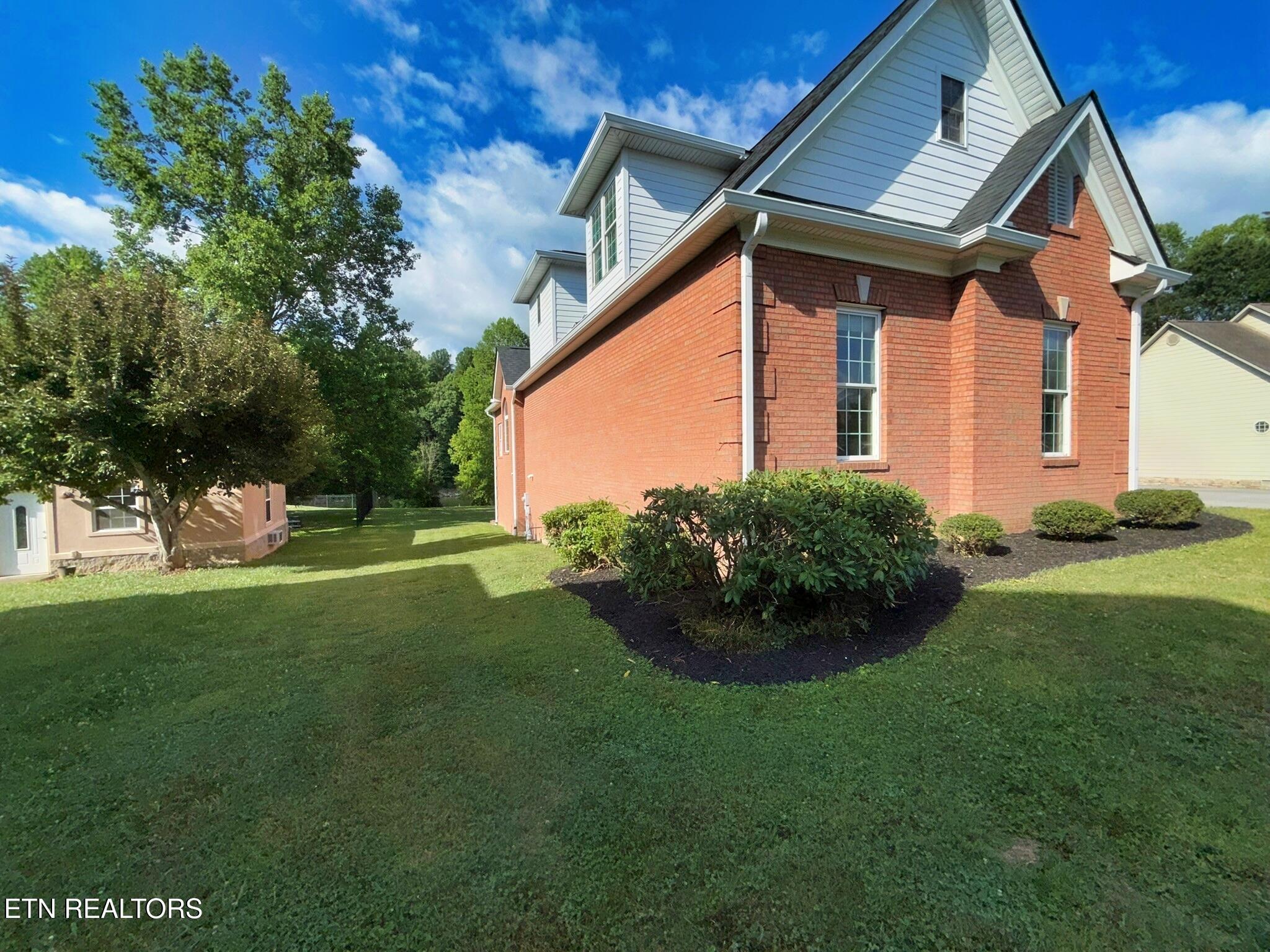 267 Paradise Lane Jacksboro TN 37757