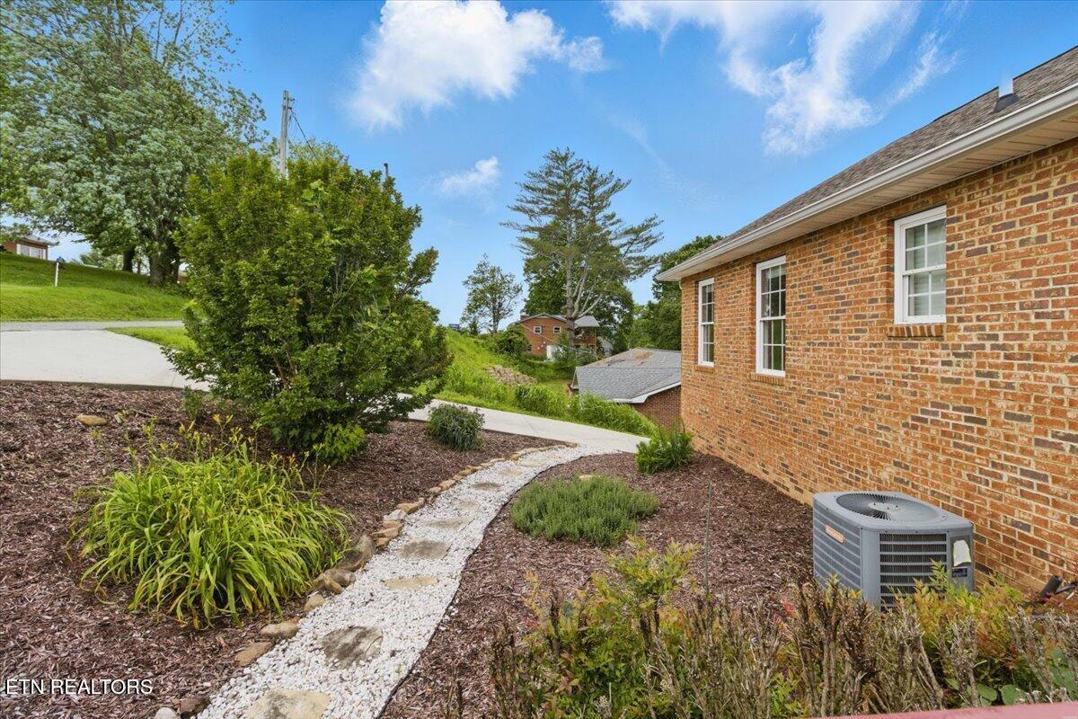262 Cresent Street Harrogate TN 37752