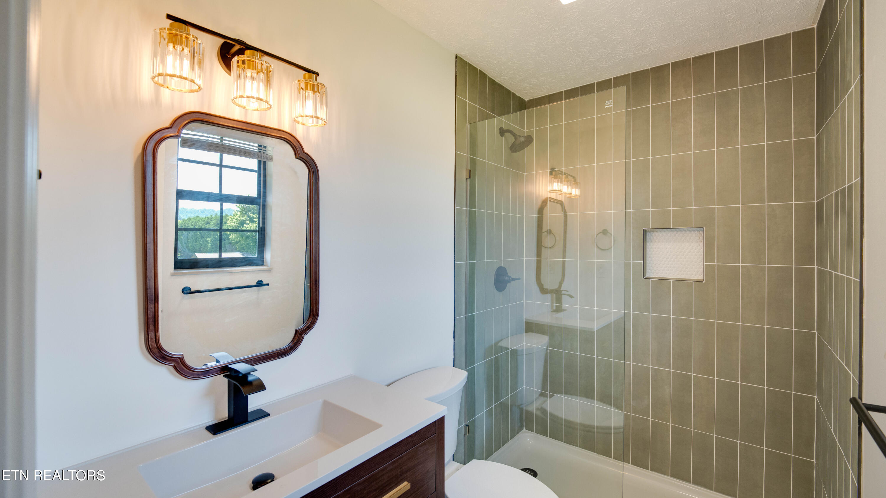 1807 Oakmont Circle Louisville TN 37777
