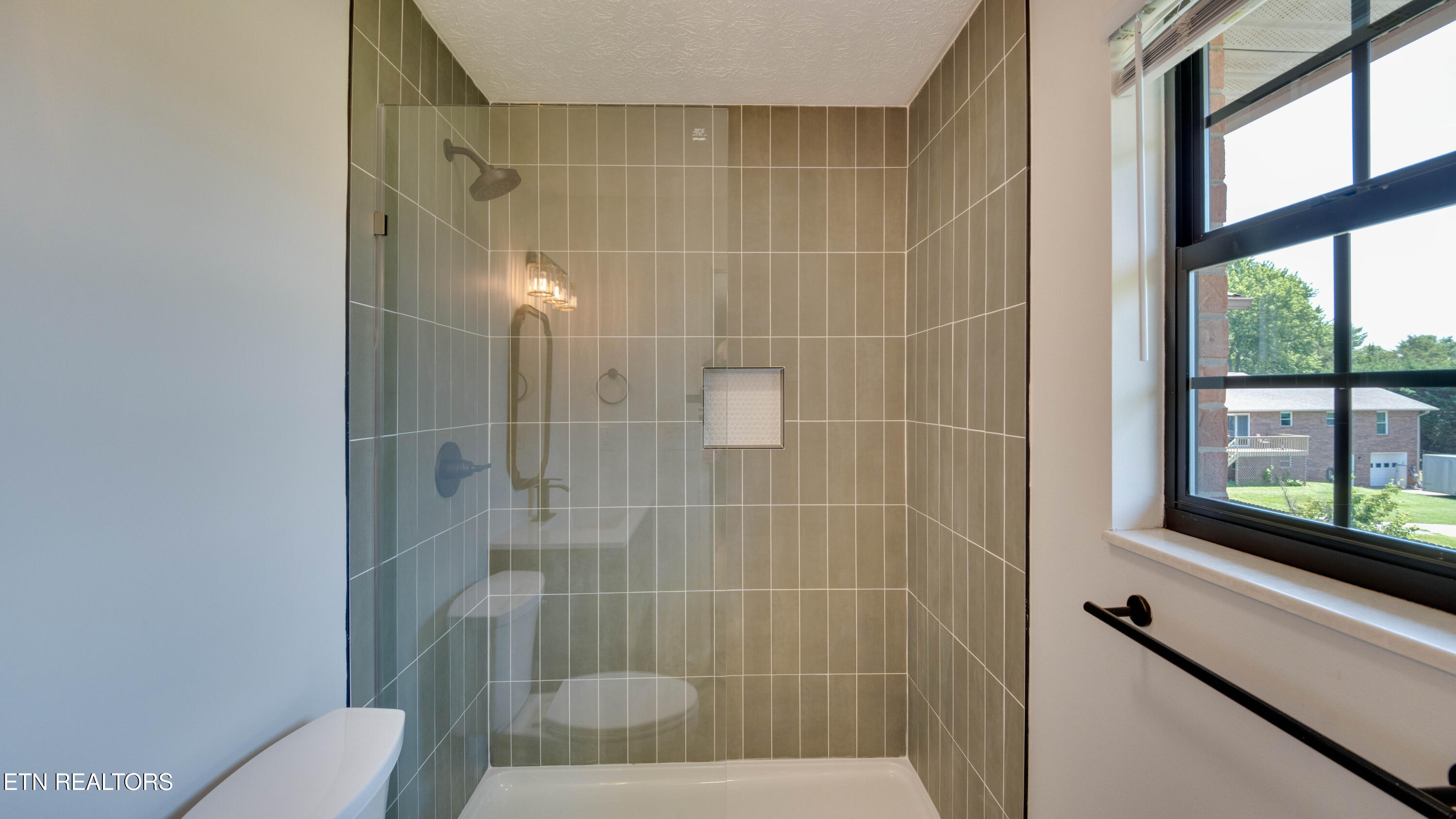 1807 Oakmont Circle Louisville TN 37777
