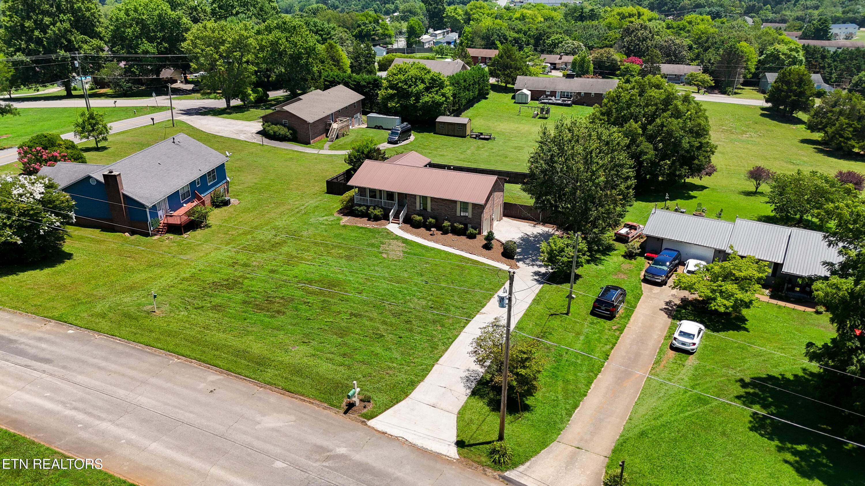 1807 Oakmont Circle Louisville TN 37777
