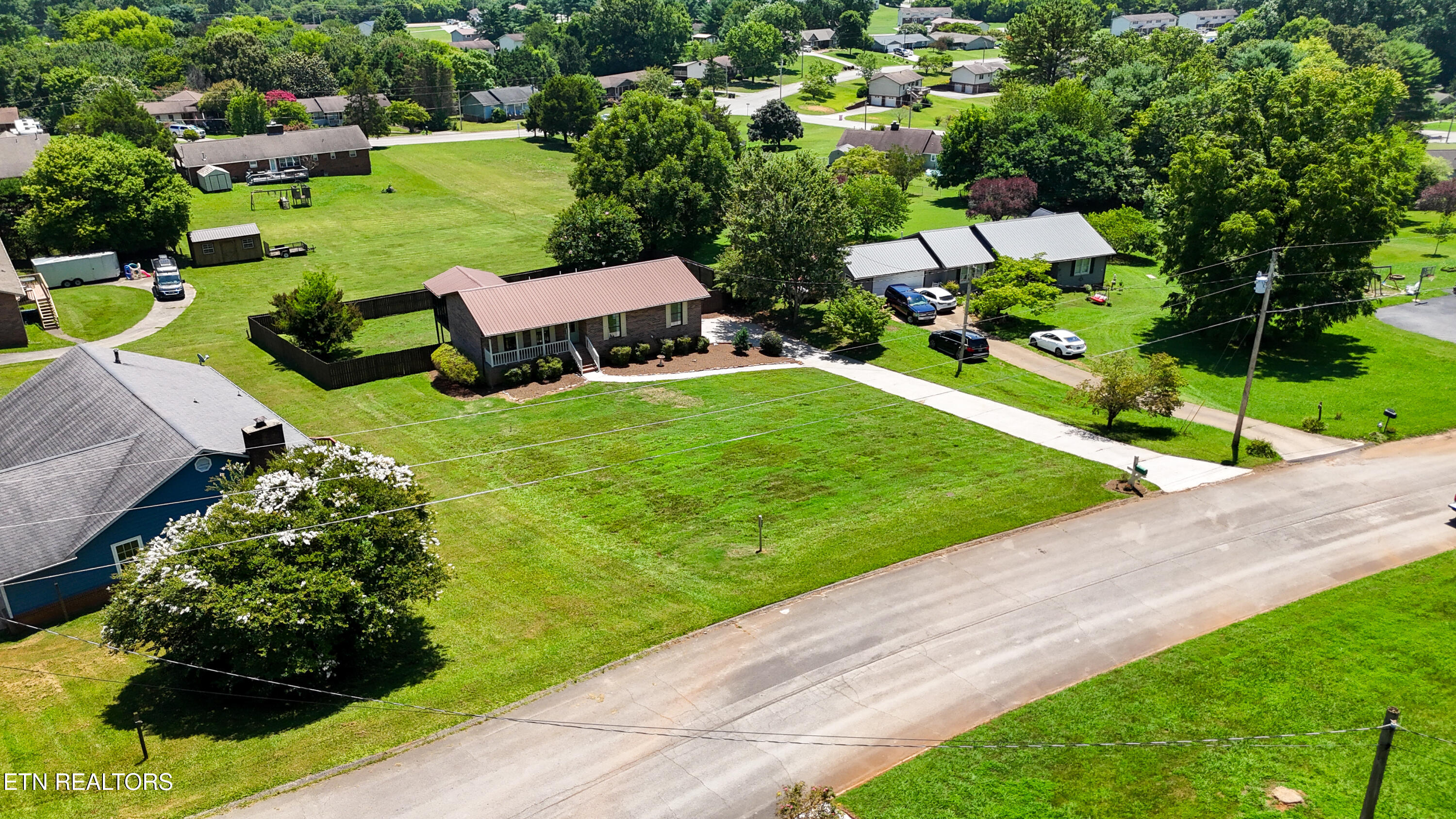1807 Oakmont Circle Louisville TN 37777
