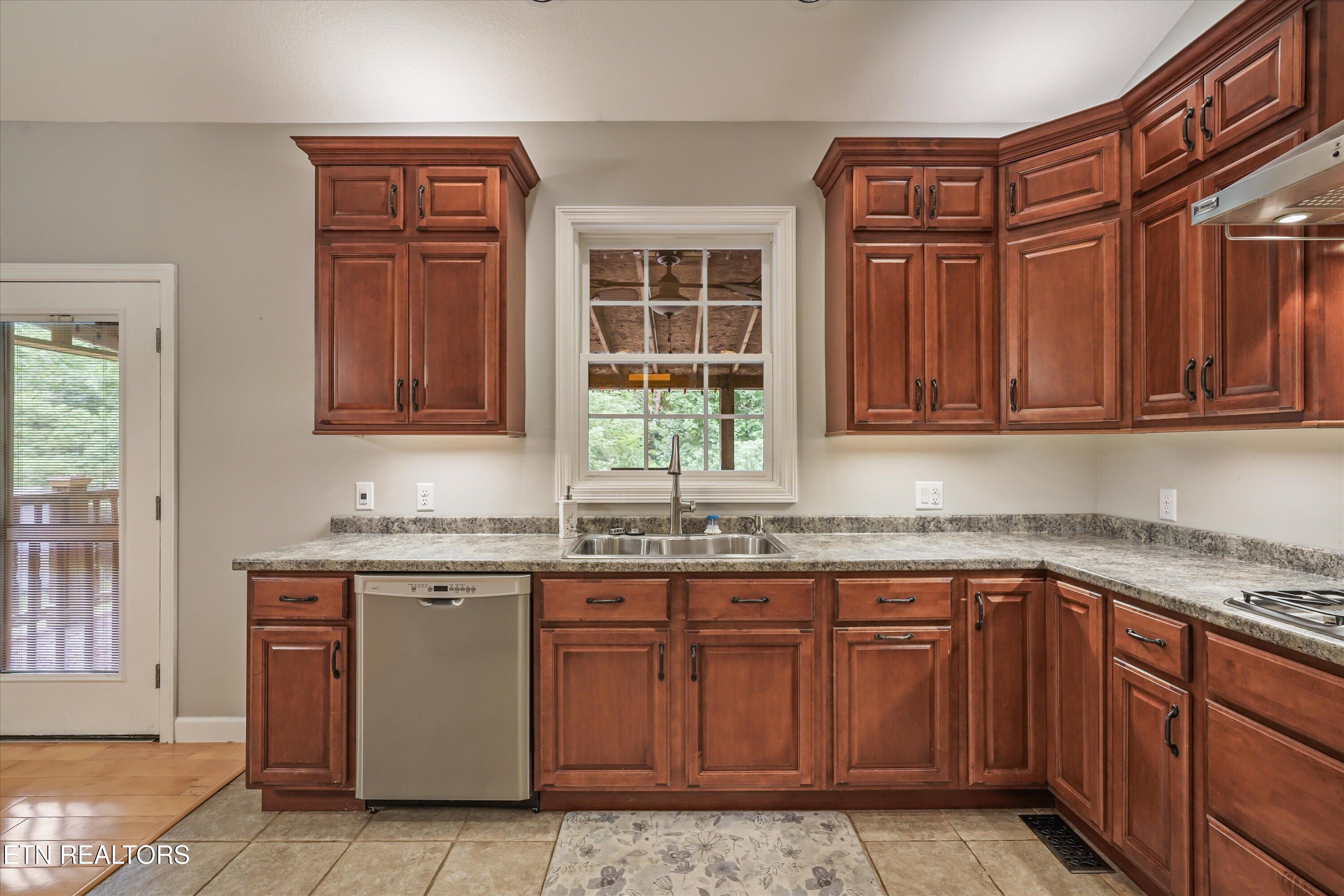 3727 Fox Creek Road Louisville TN 37777