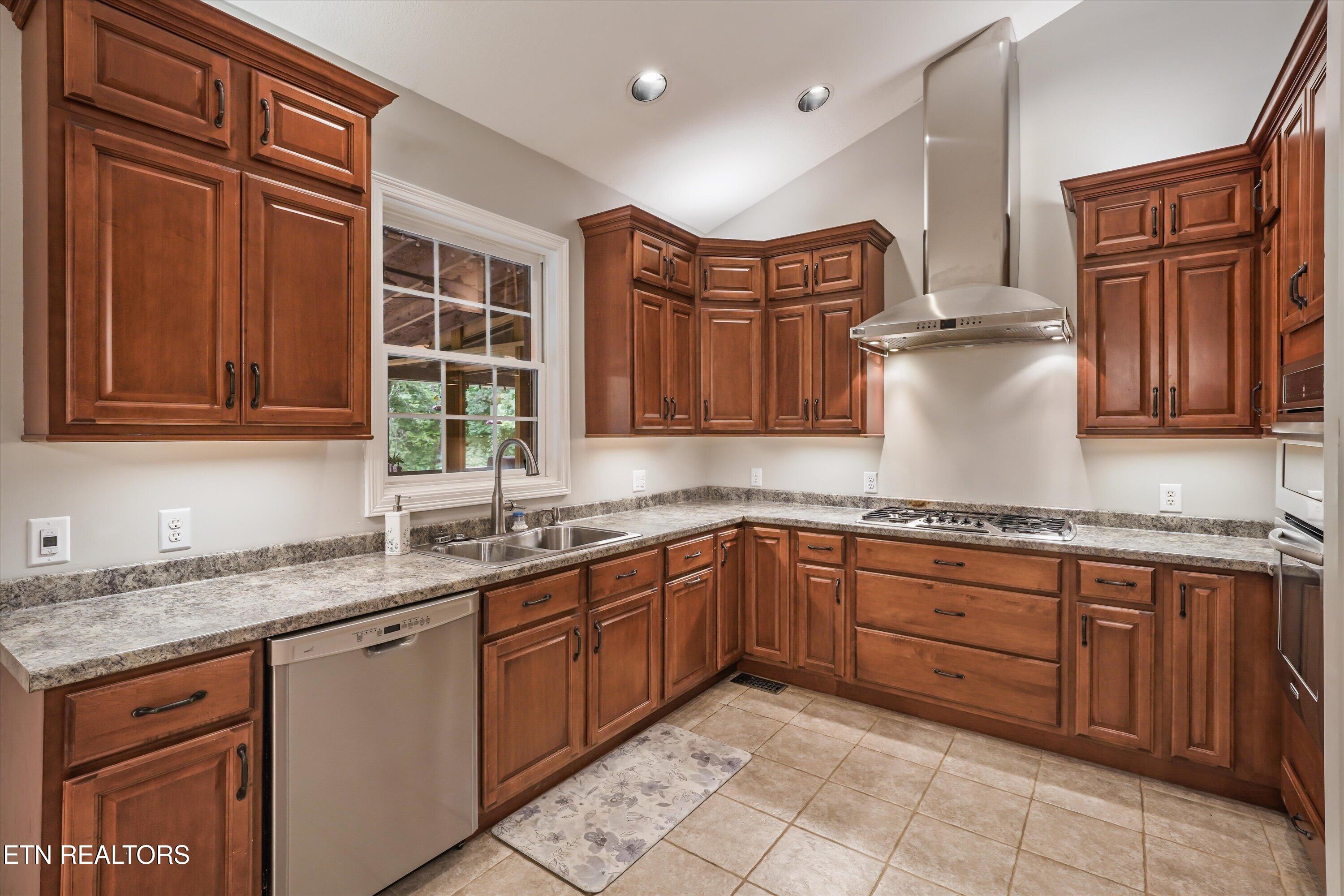 3727 Fox Creek Road Louisville TN 37777