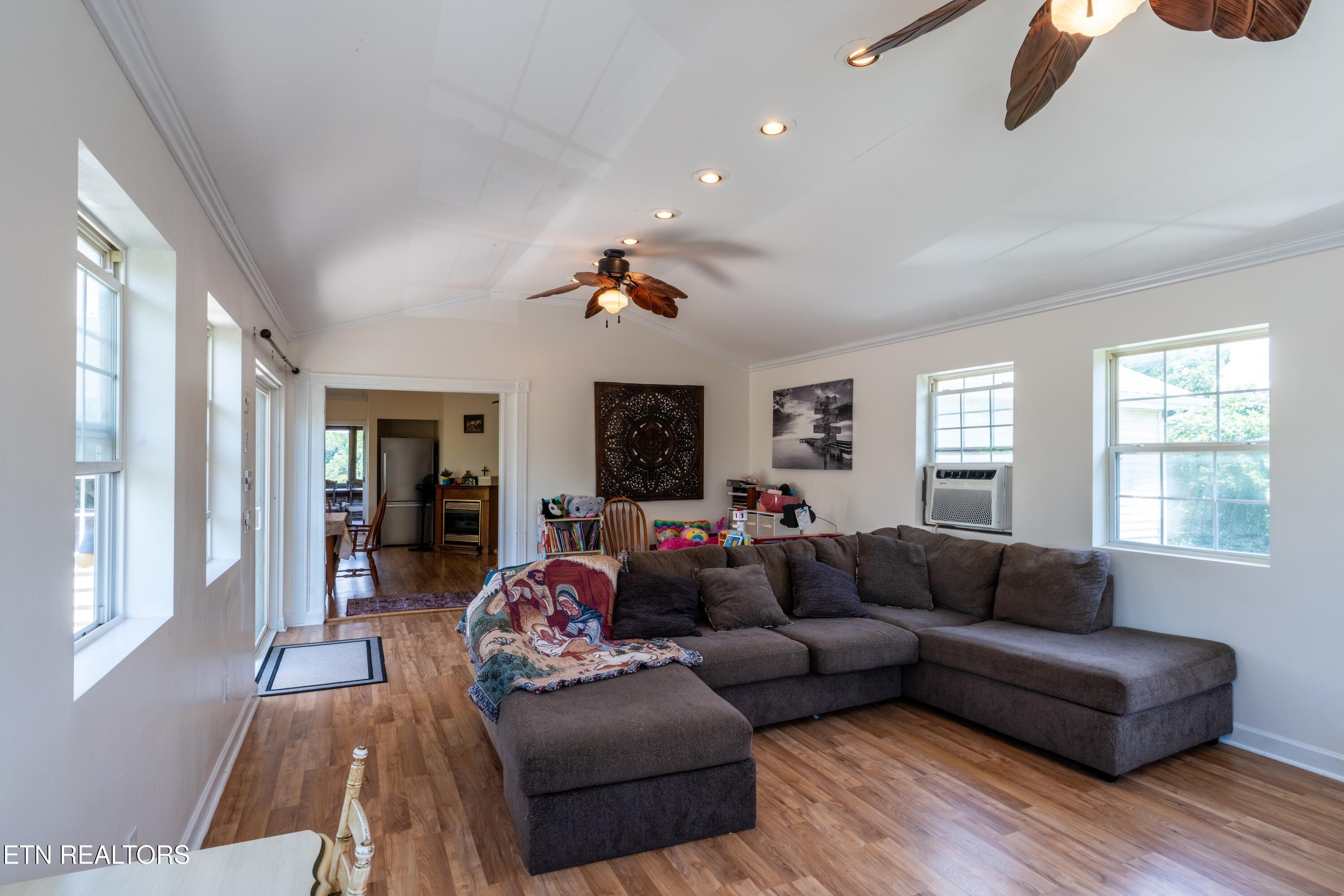 1225 Paradise Lane Dandridge TN 37725