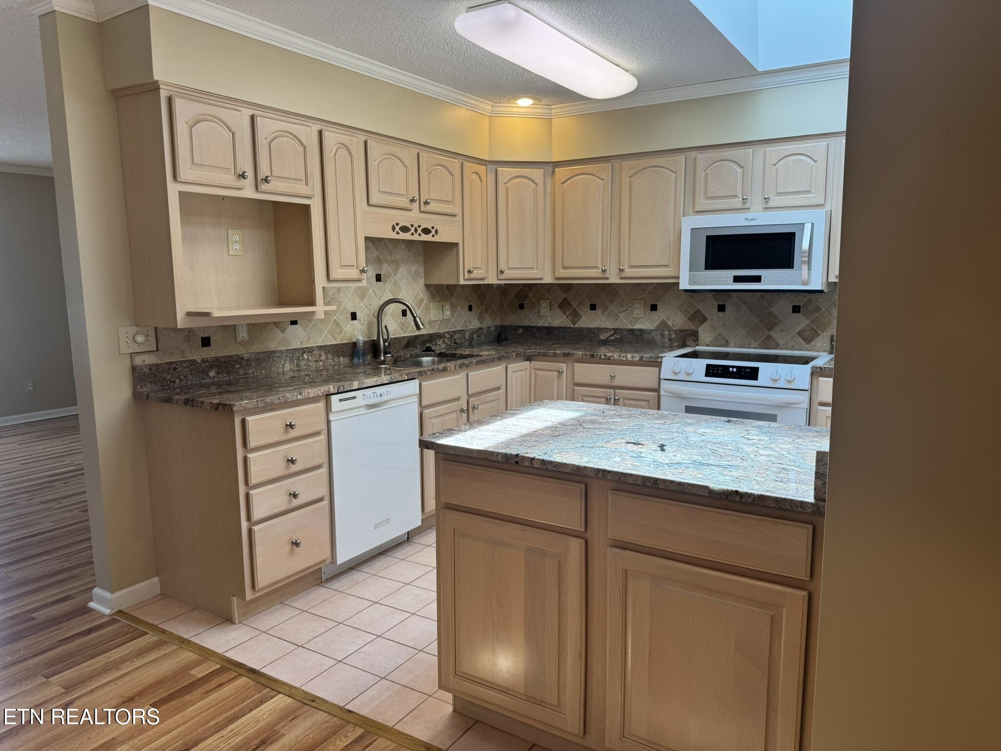 35 Hawthorn Loop Crossville TN 38555