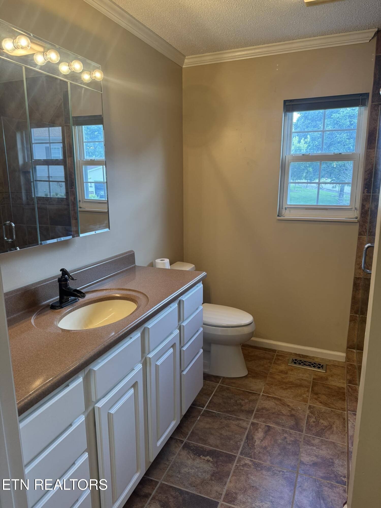 35 Hawthorn Loop Crossville TN 38555