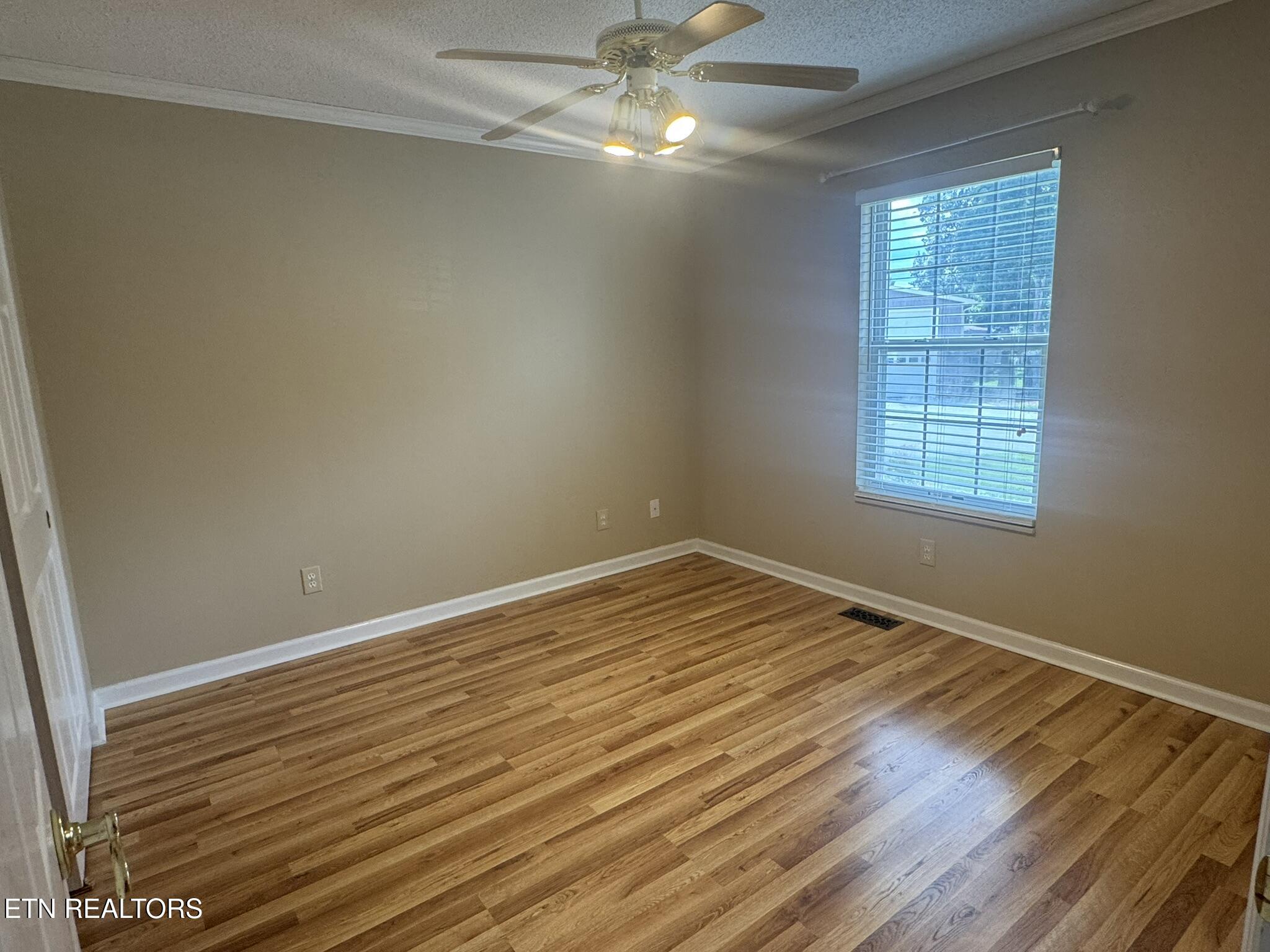 35 Hawthorn Loop Crossville TN 38555