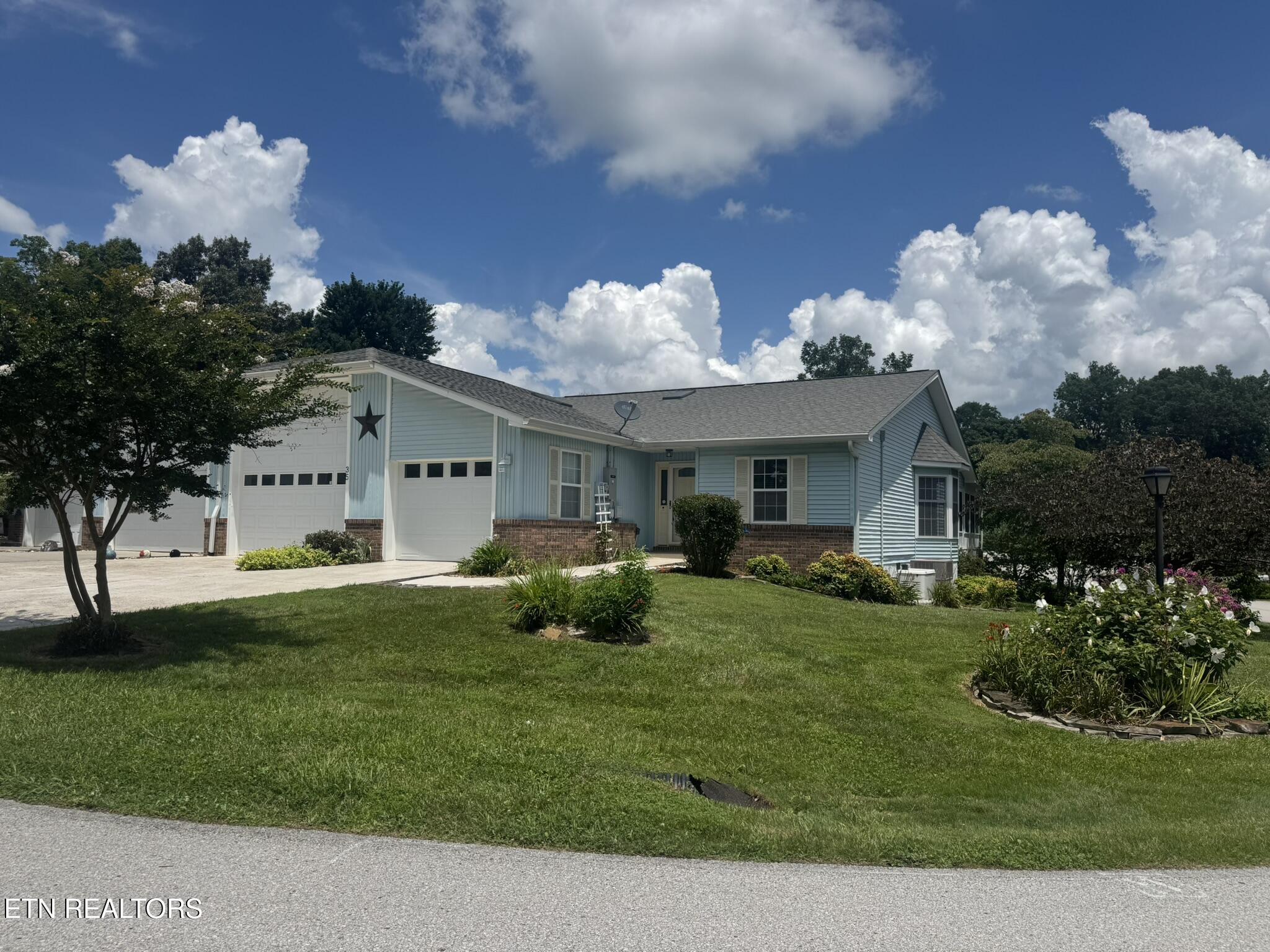 35 Hawthorn Loop Crossville TN 38555
