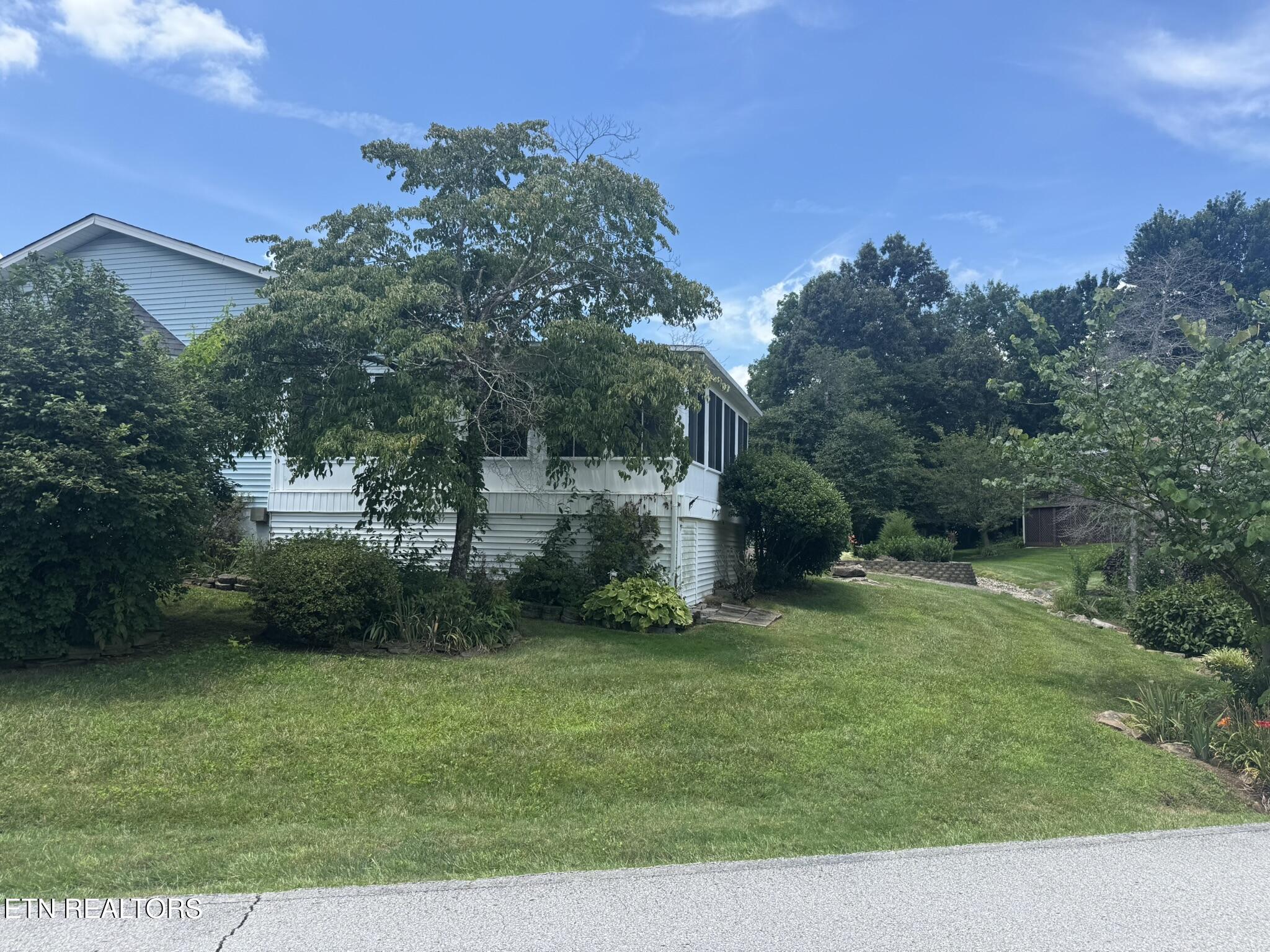 35 Hawthorn Loop Crossville TN 38555