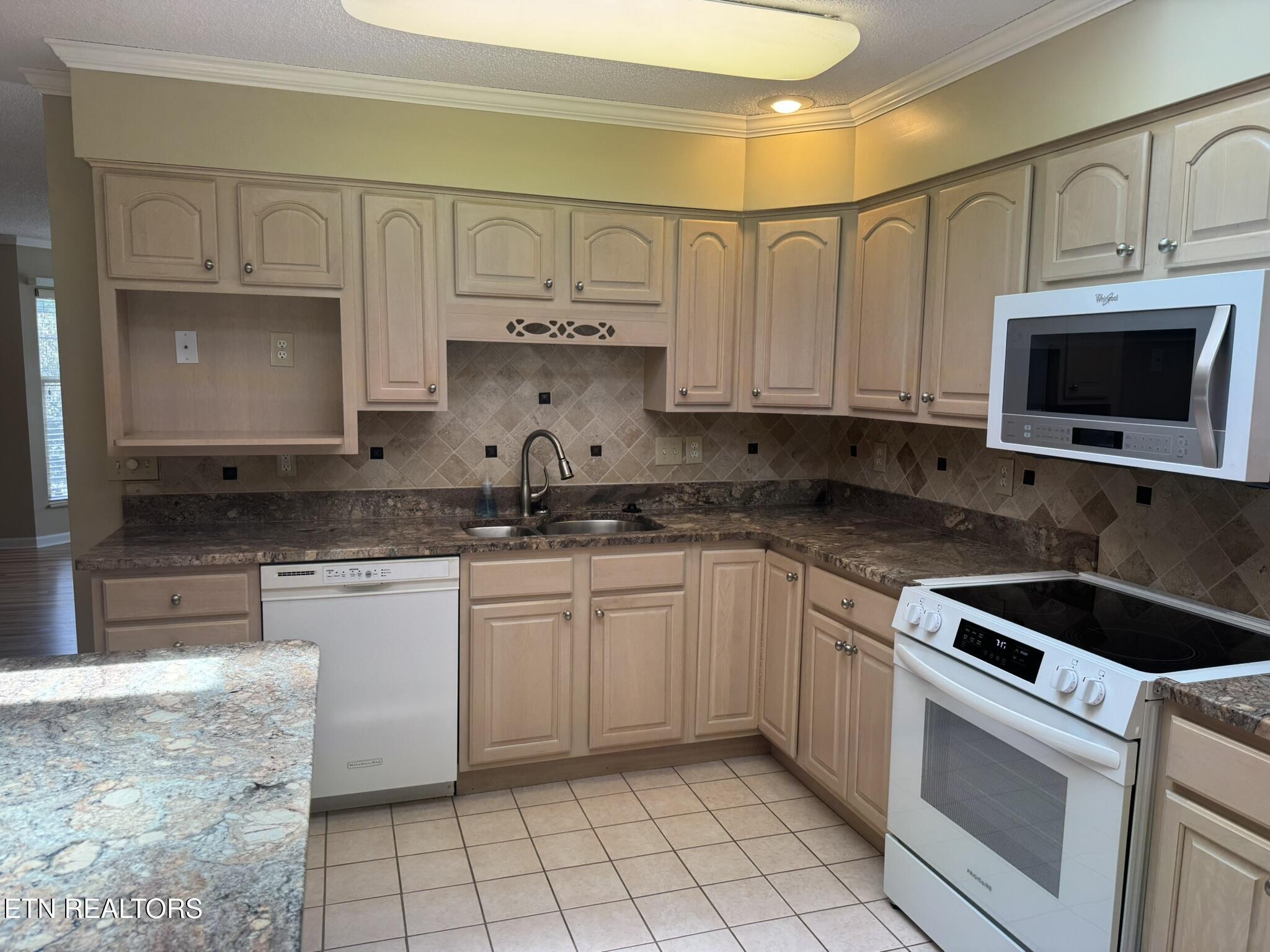 35 Hawthorn Loop Crossville TN 38555
