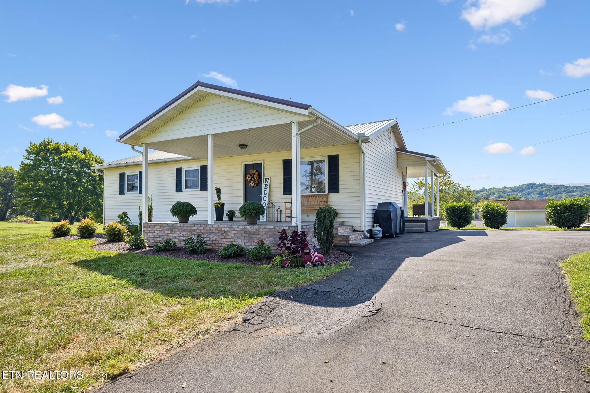 2055 Boyds Creek Highway Sevierville TN 37876