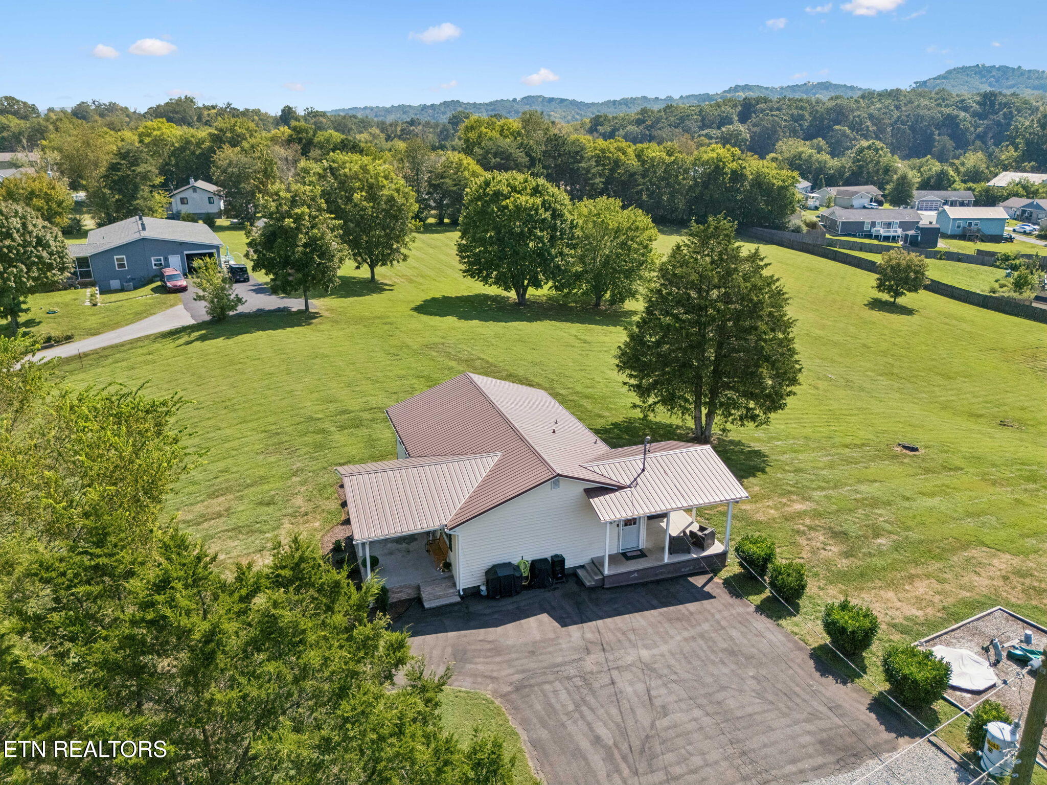 2055 Boyds Creek Highway Sevierville TN 37876
