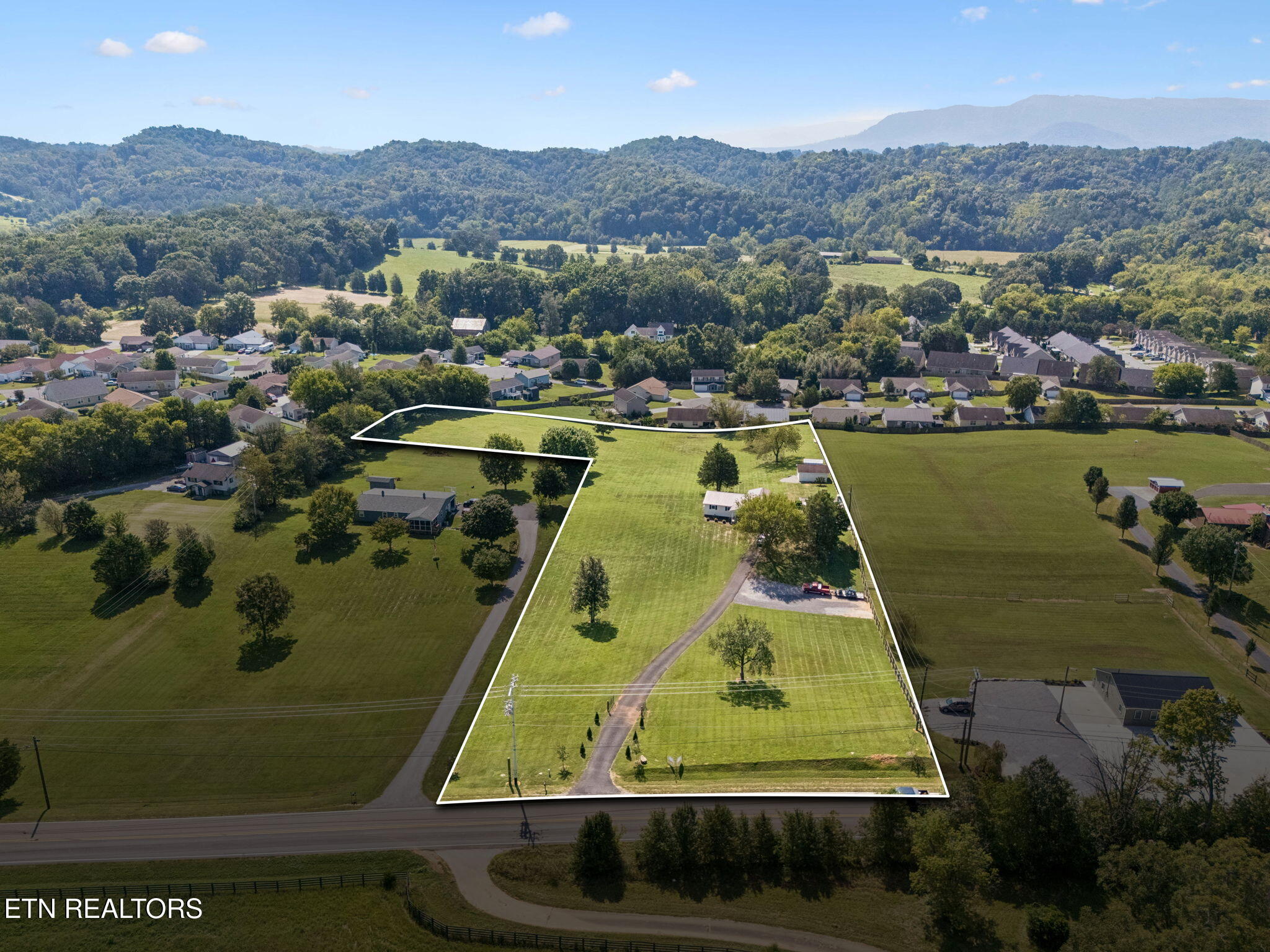 2055 Boyds Creek Highway Sevierville TN 37876