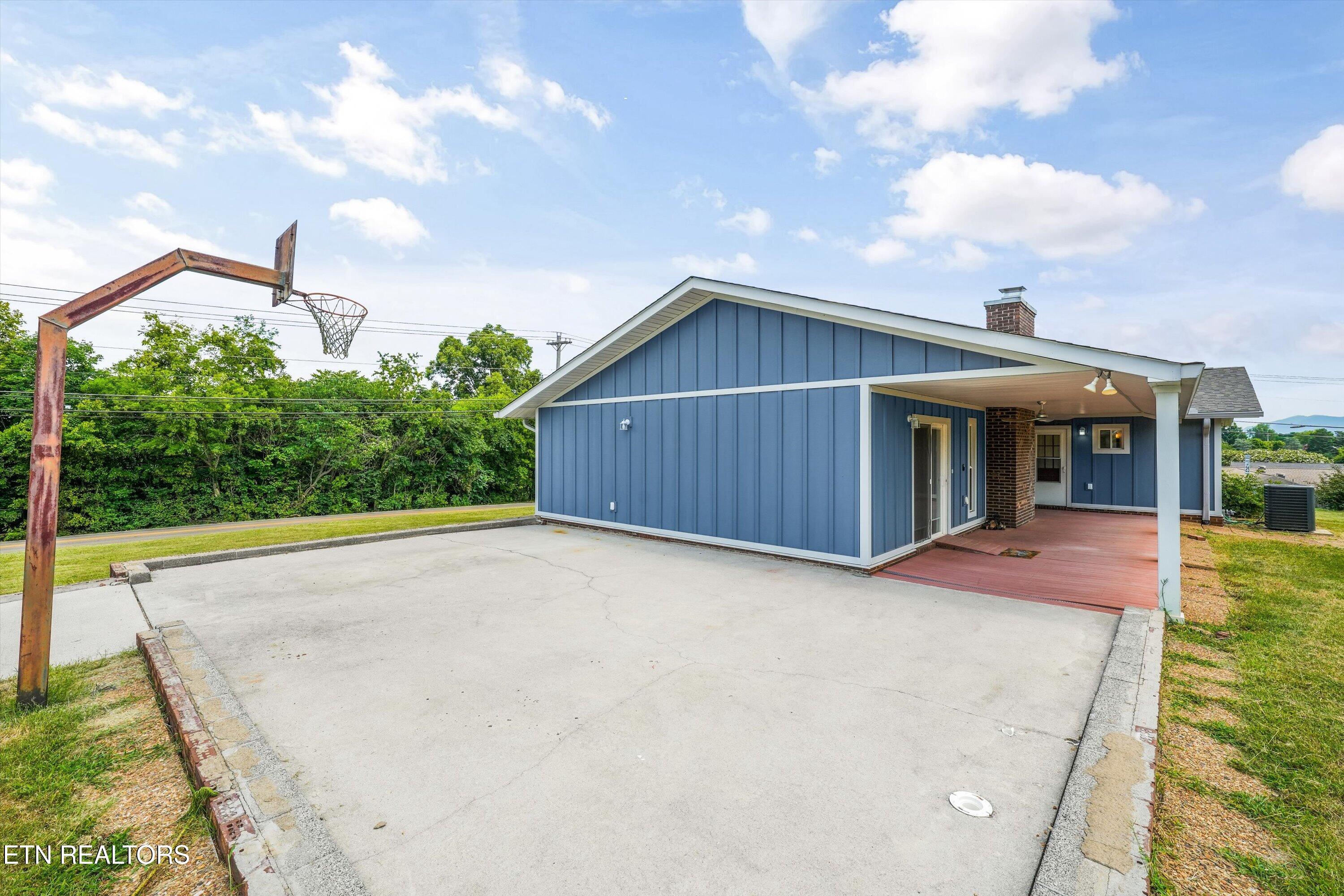 2572 Sevierville Road Maryville TN 37804