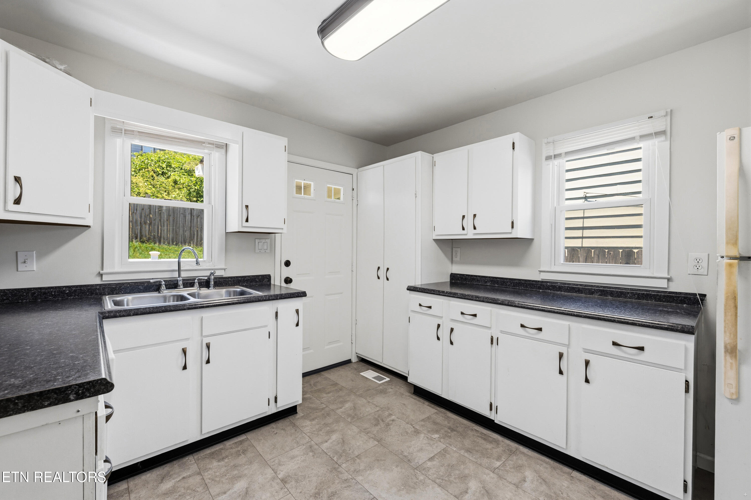2407 Cecil Avenue Knoxville TN 37917
