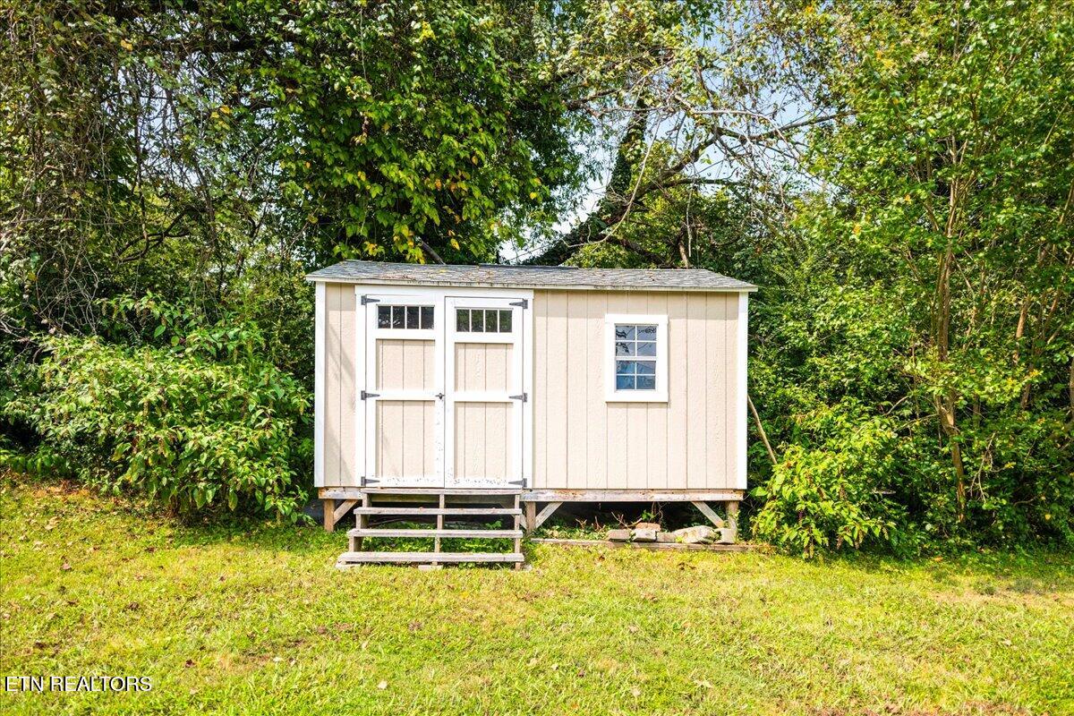 703 Midlake Drive Knoxville TN 37918