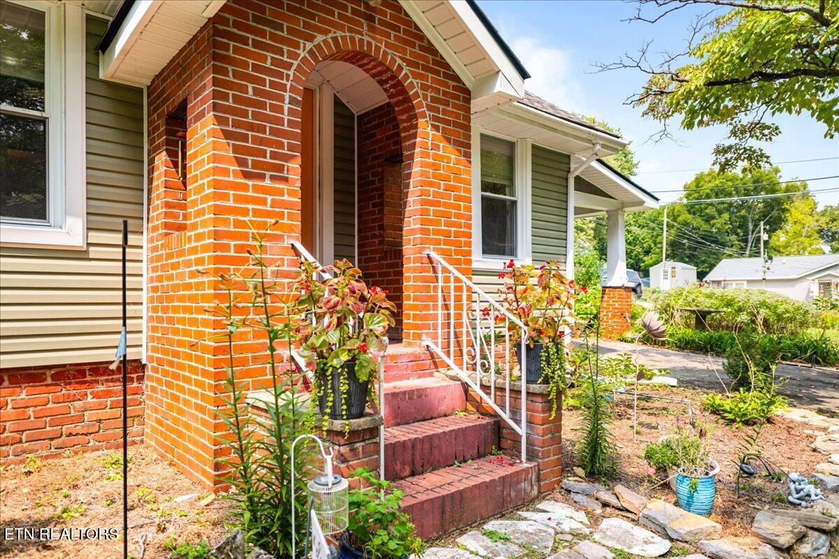 703 Midlake Drive Knoxville TN 37918