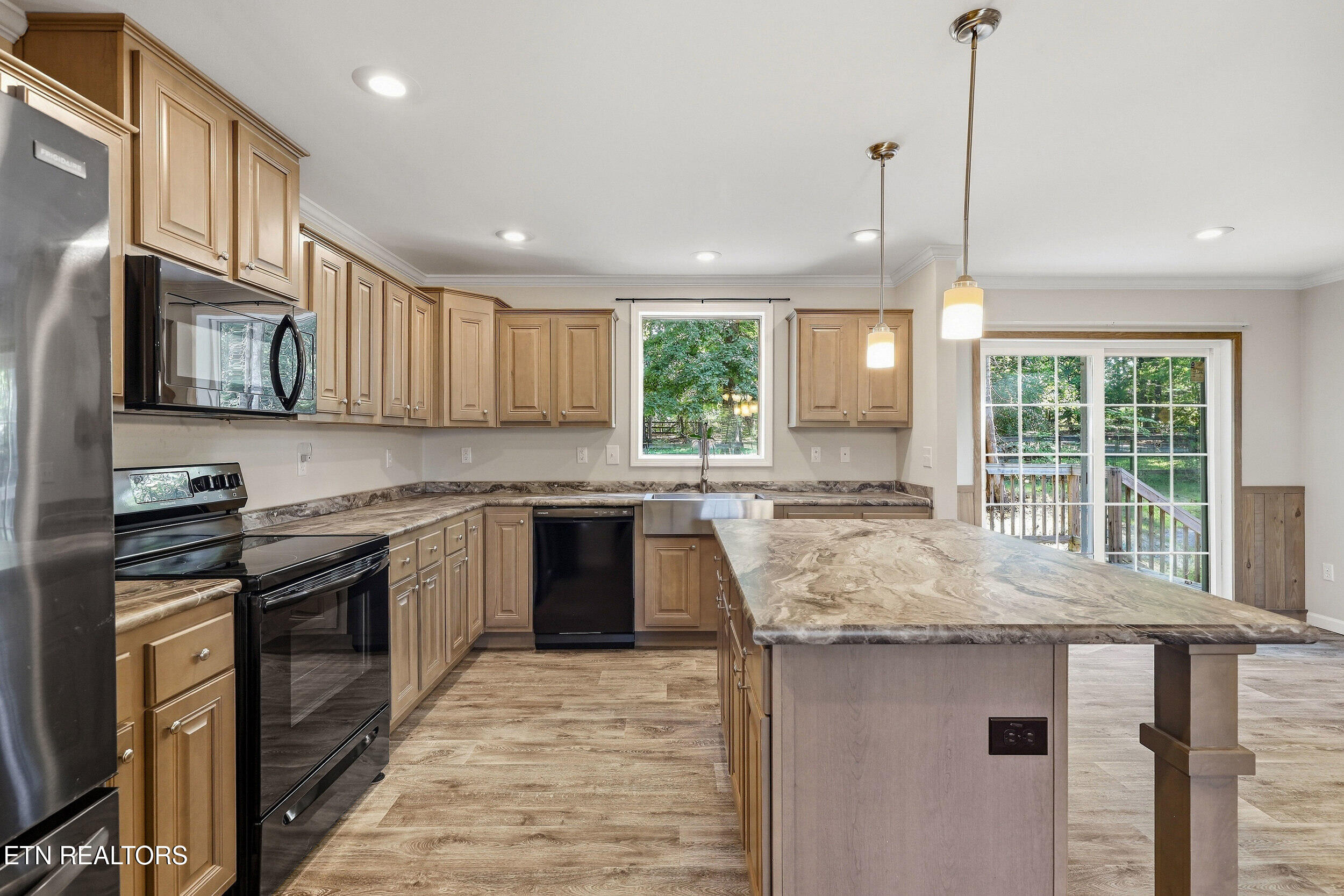 938 Mountain View Street Pigeon Forge TN 37863