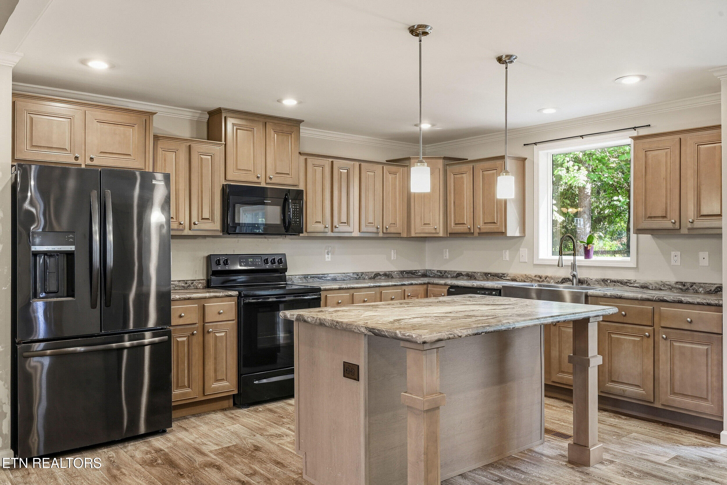 938 Mountain View Street Pigeon Forge TN 37863