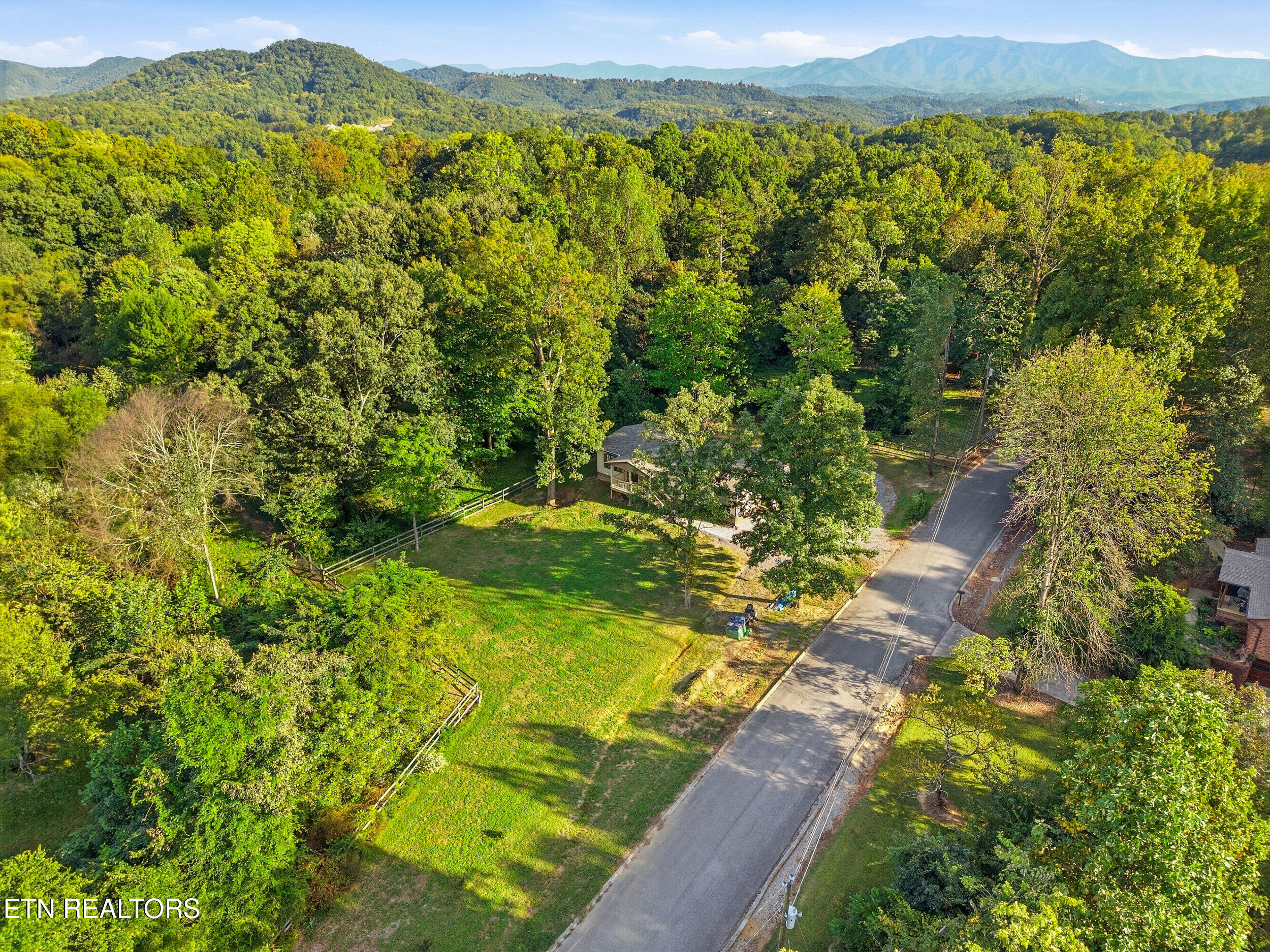 938 Mountain View Street Pigeon Forge TN 37863
