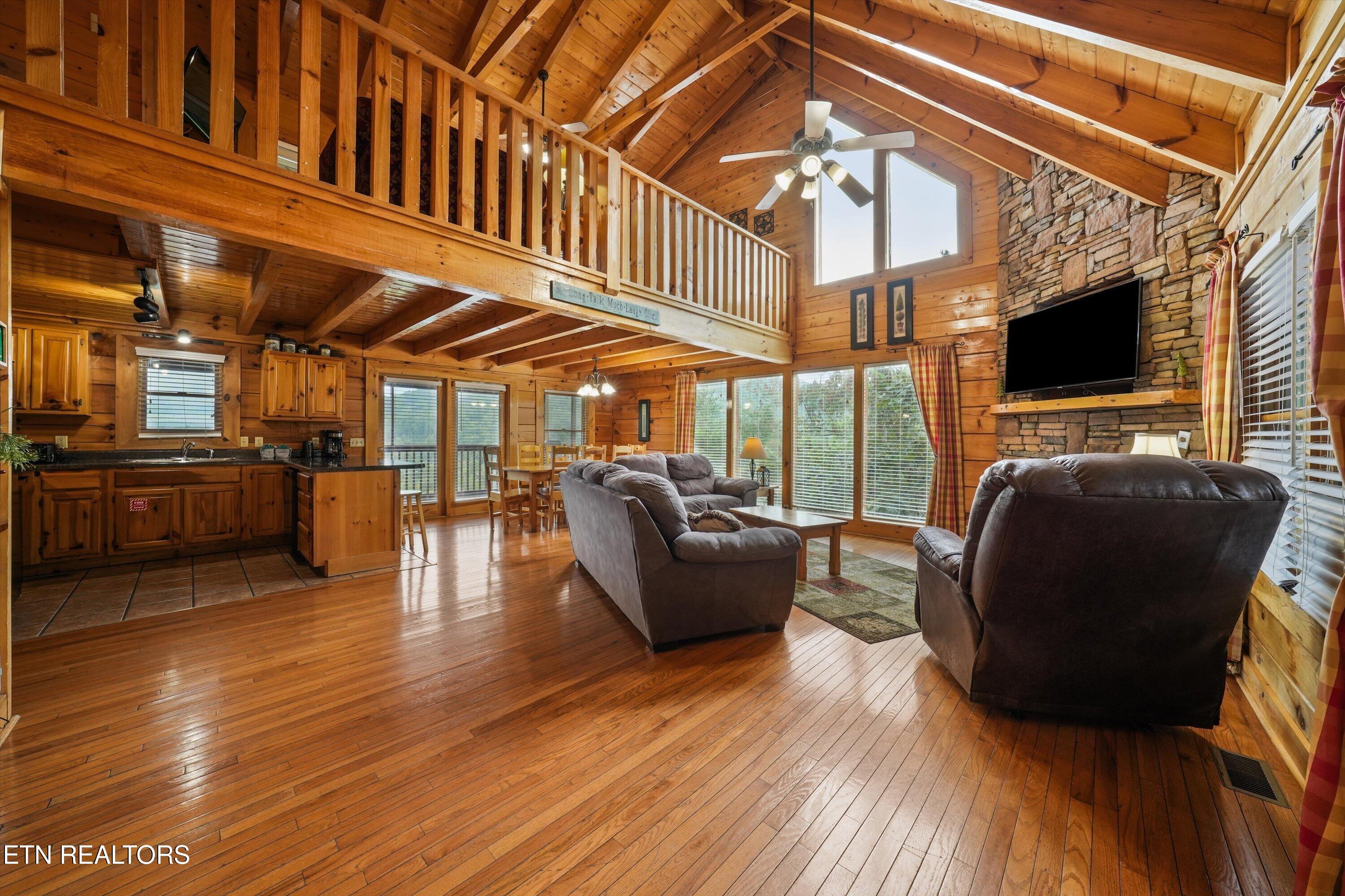 3303 Kestrel Way Pigeon Forge TN 37863