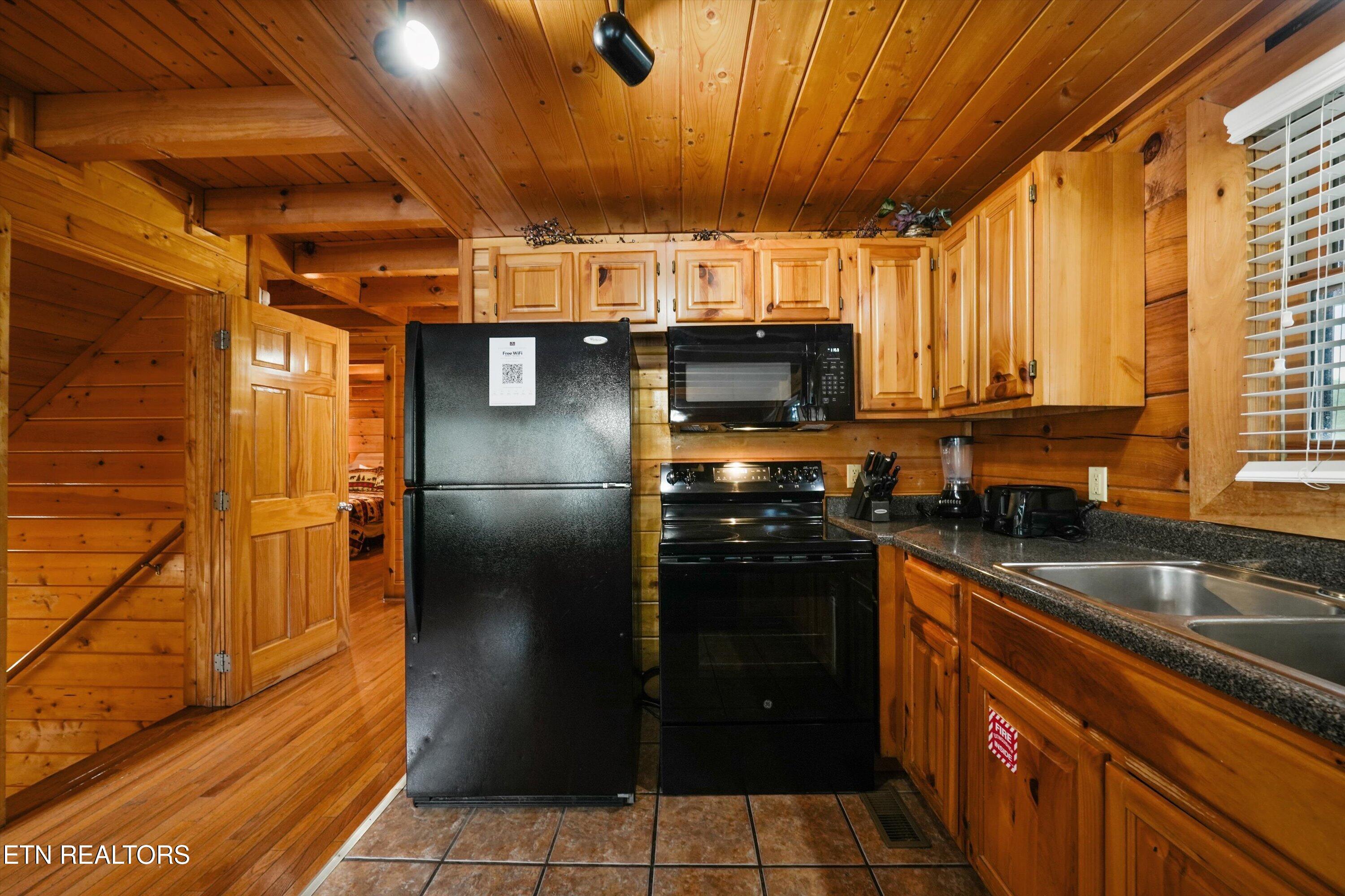 3303 Kestrel Way Pigeon Forge TN 37863