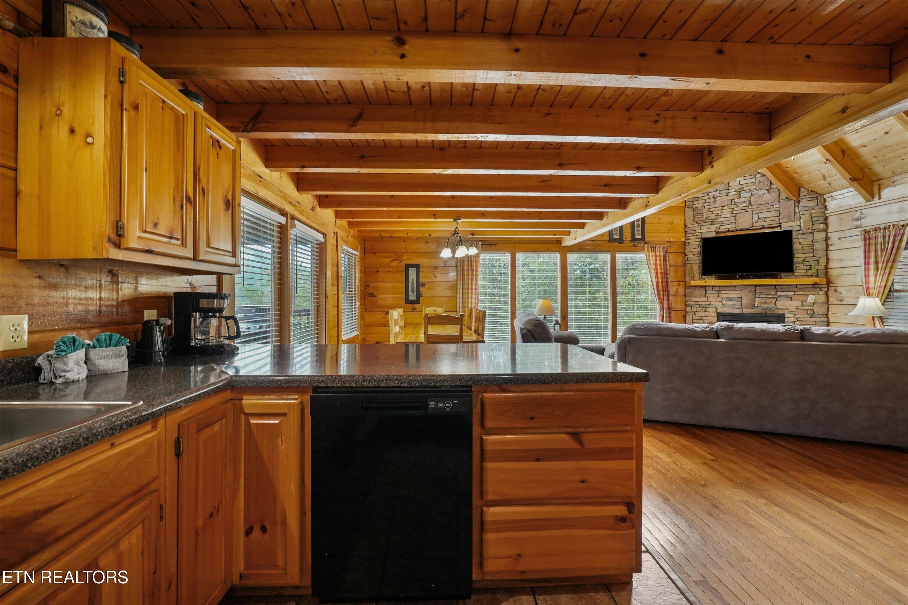 3303 Kestrel Way Pigeon Forge TN 37863