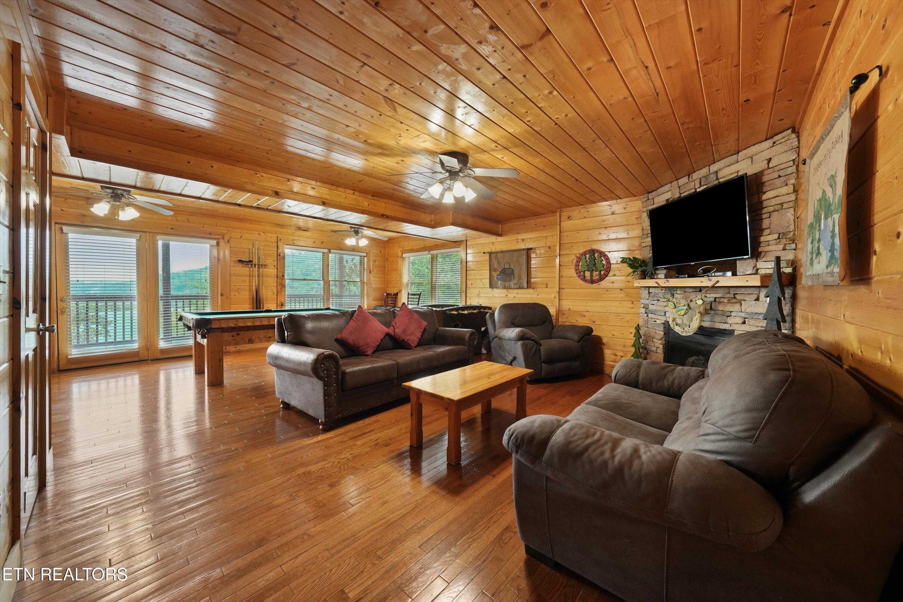 3303 Kestrel Way Pigeon Forge TN 37863