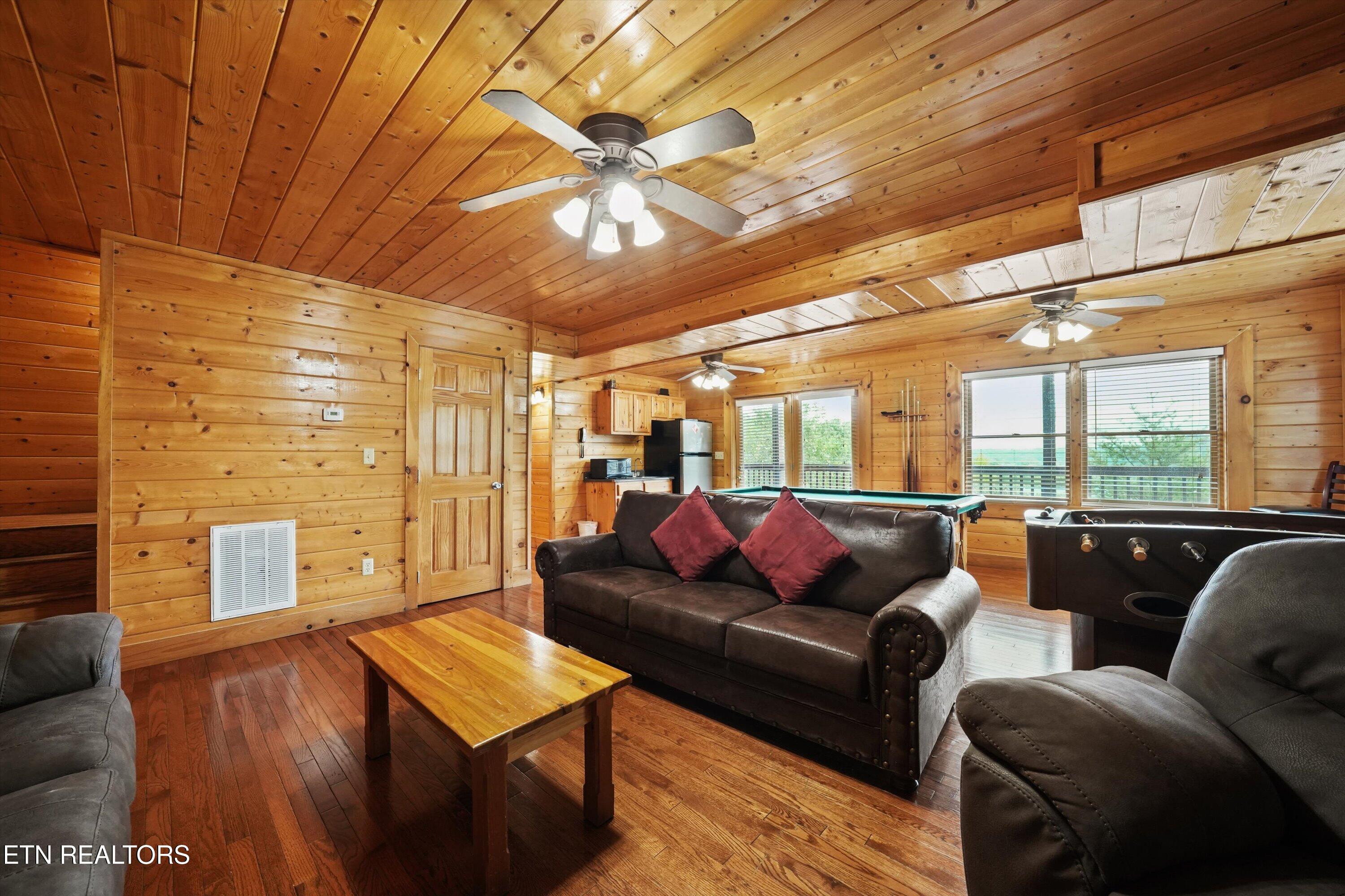 3303 Kestrel Way Pigeon Forge TN 37863