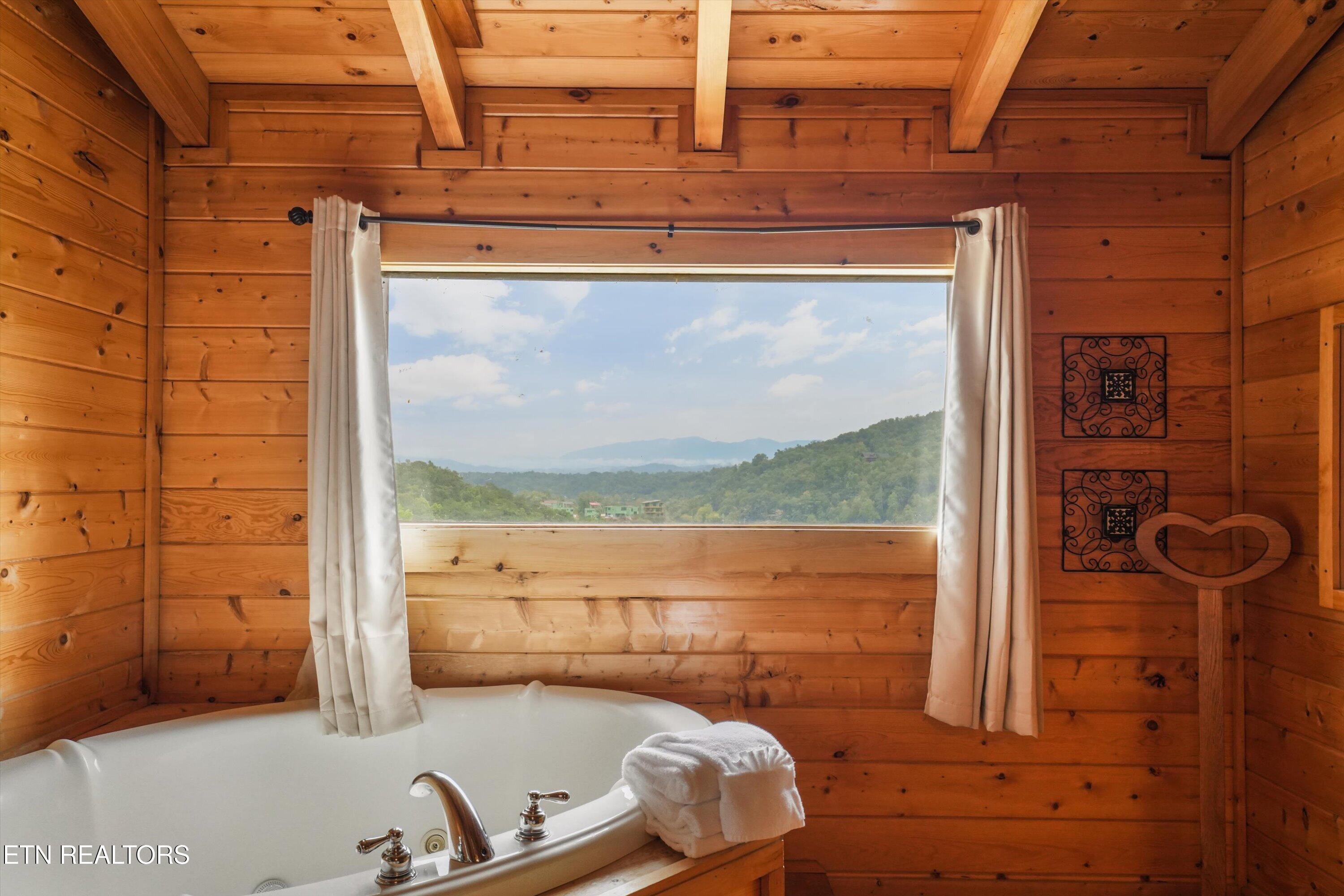 3303 Kestrel Way Pigeon Forge TN 37863