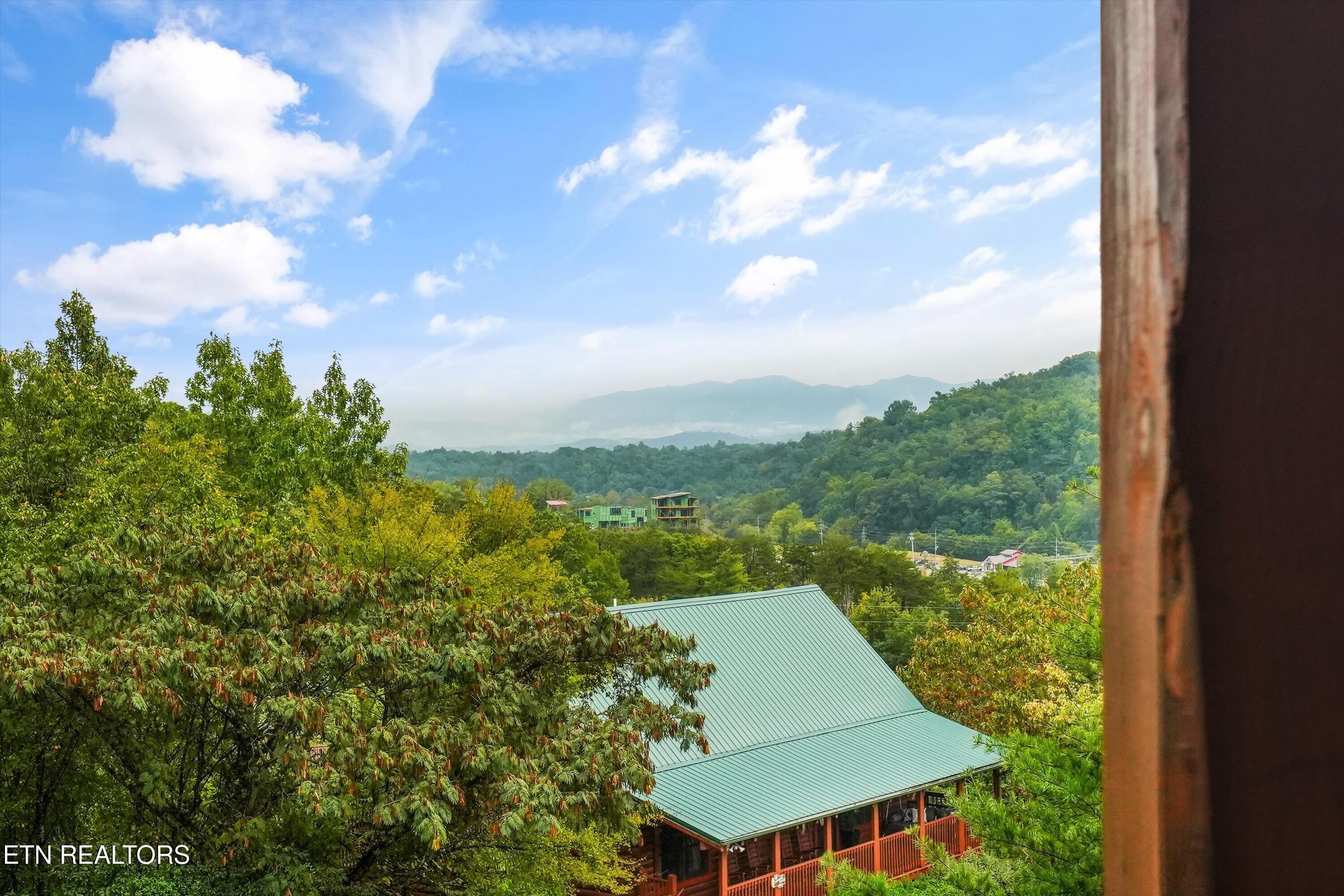 3303 Kestrel Way Pigeon Forge TN 37863