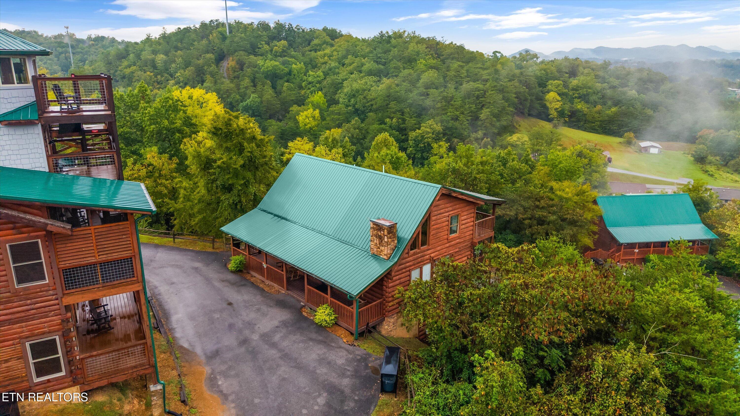 3303 Kestrel Way Pigeon Forge TN 37863
