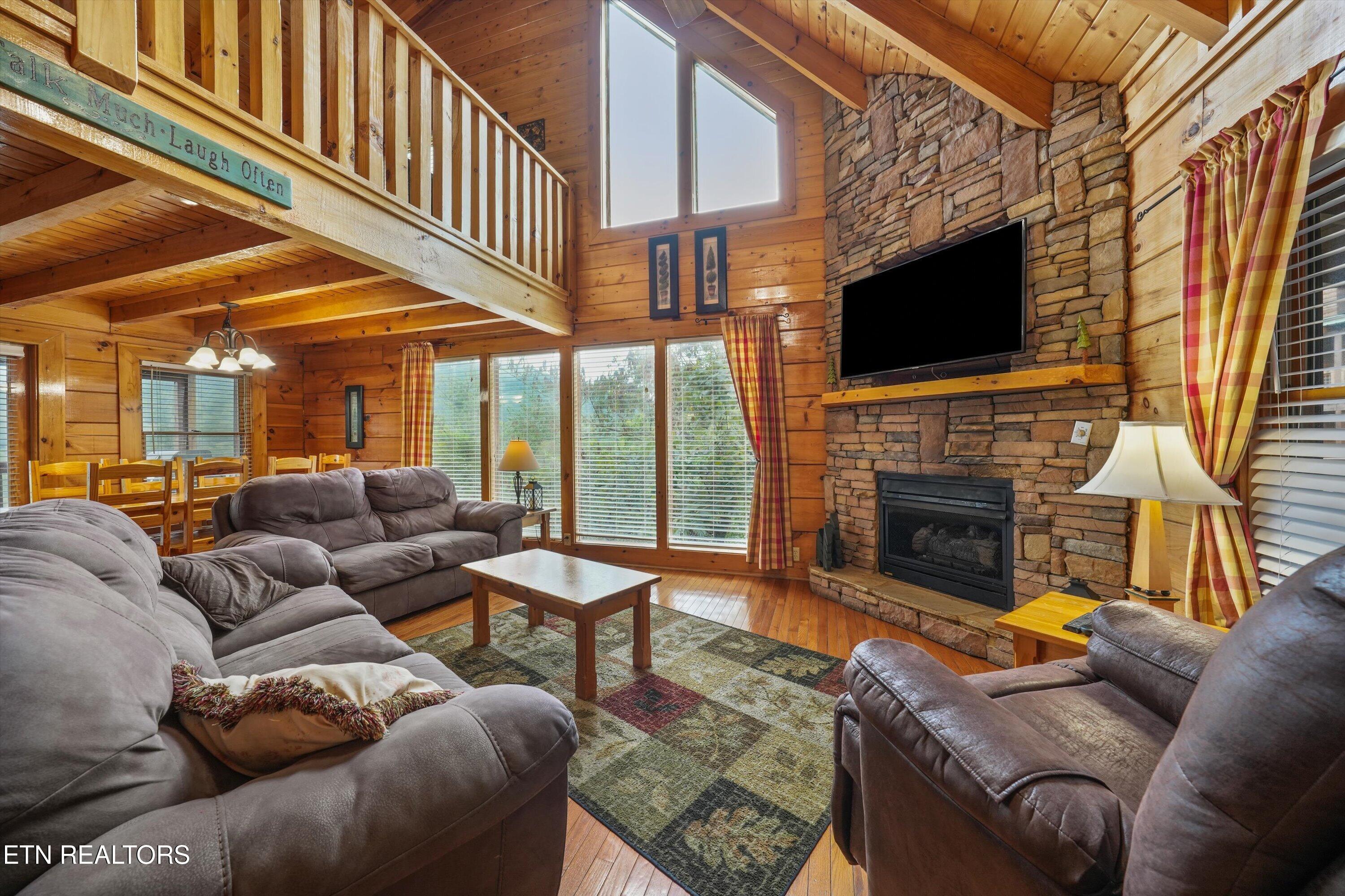 3303 Kestrel Way Pigeon Forge TN 37863