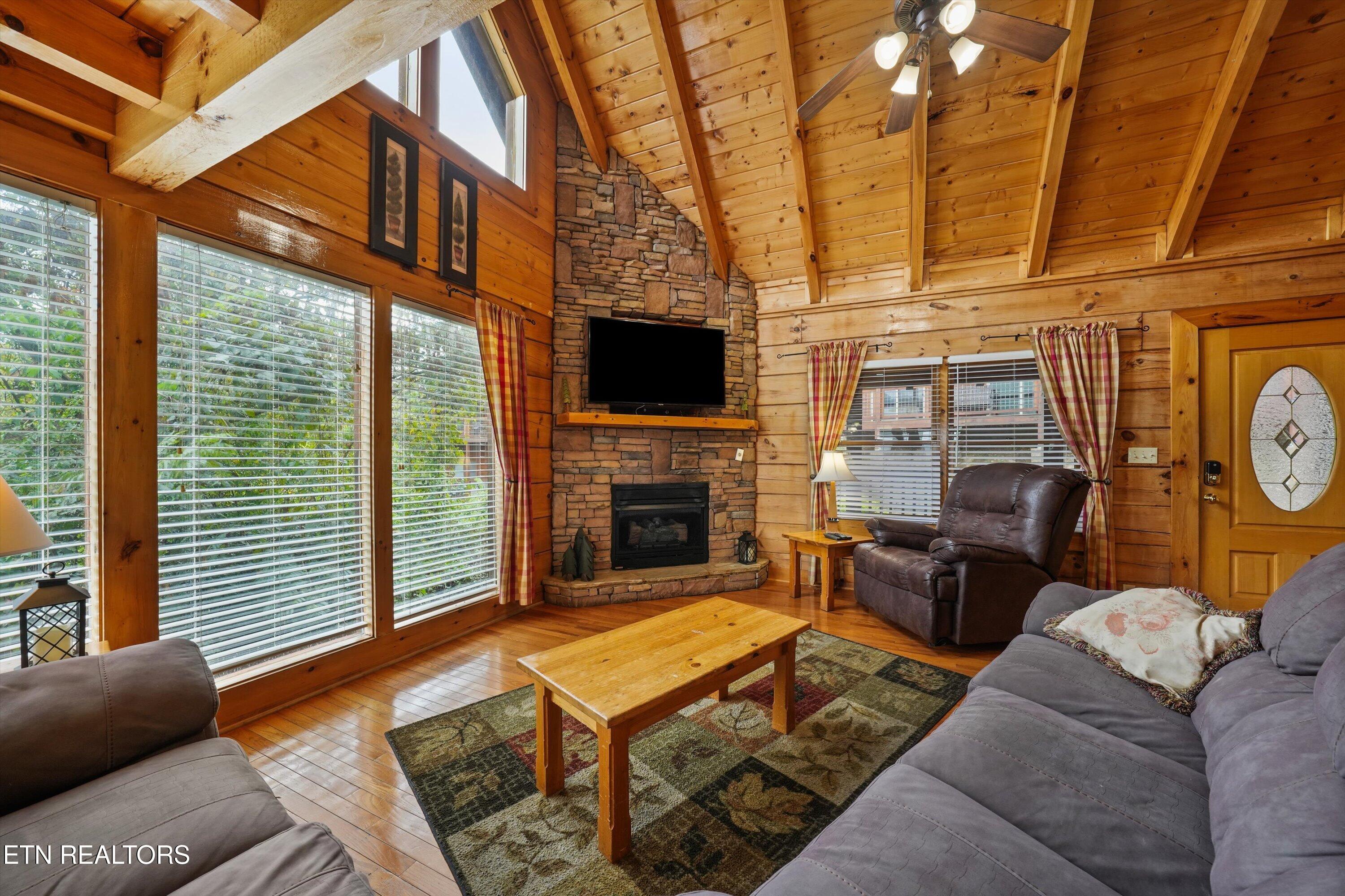 3303 Kestrel Way Pigeon Forge TN 37863