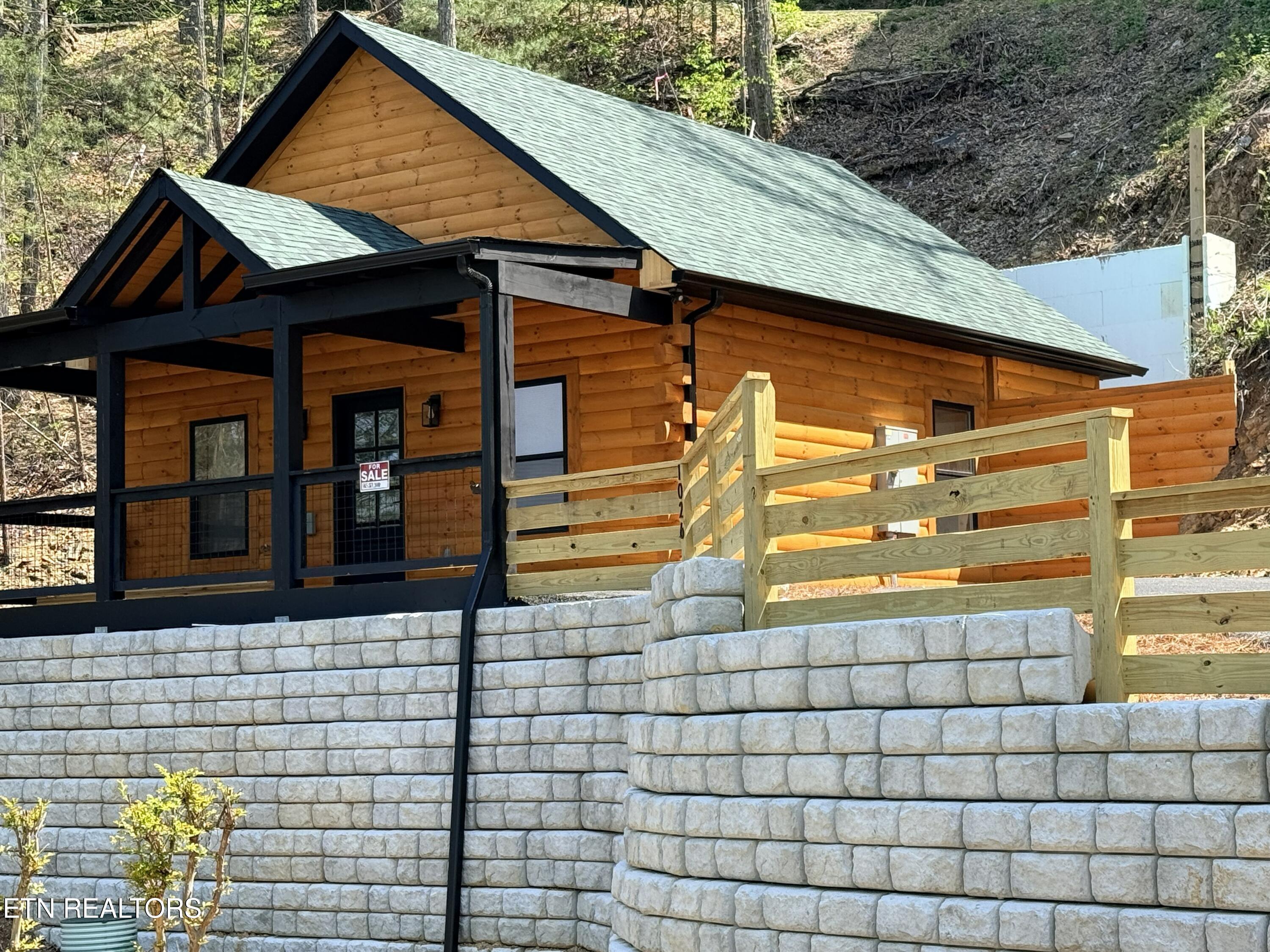 1026 Black Bear Cub Way Sevierville TN 37862