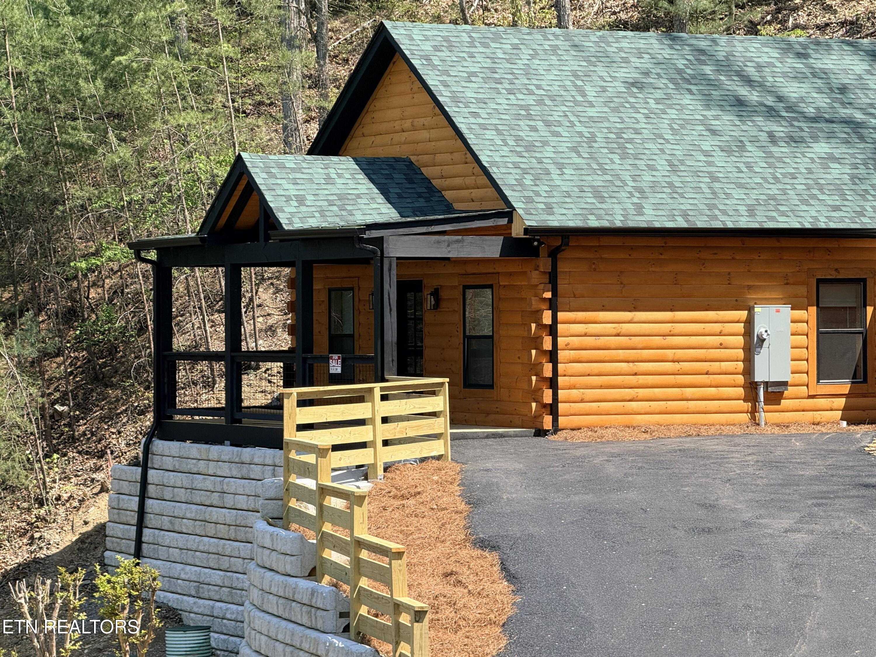 1026 Black Bear Cub Way Sevierville TN 37862