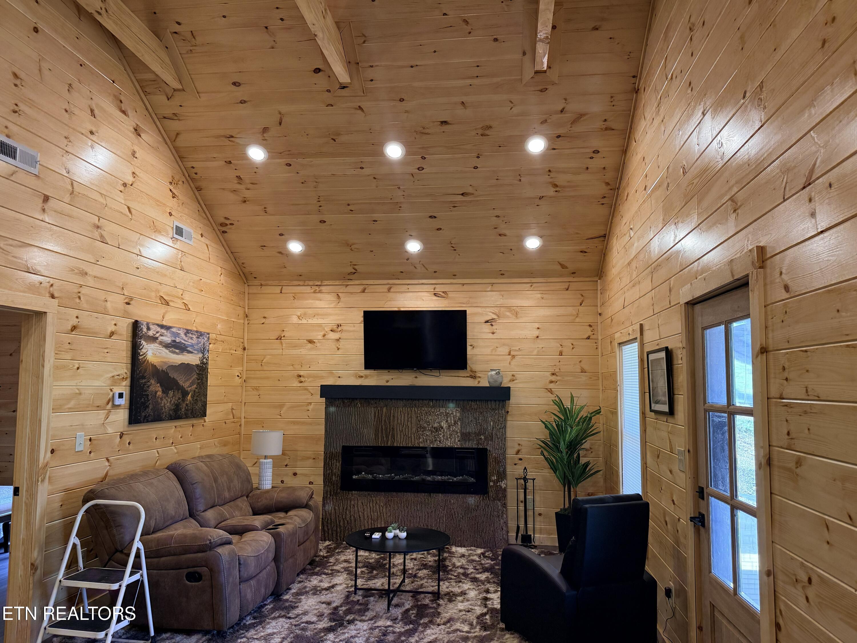 1026 Black Bear Cub Way Sevierville TN 37862