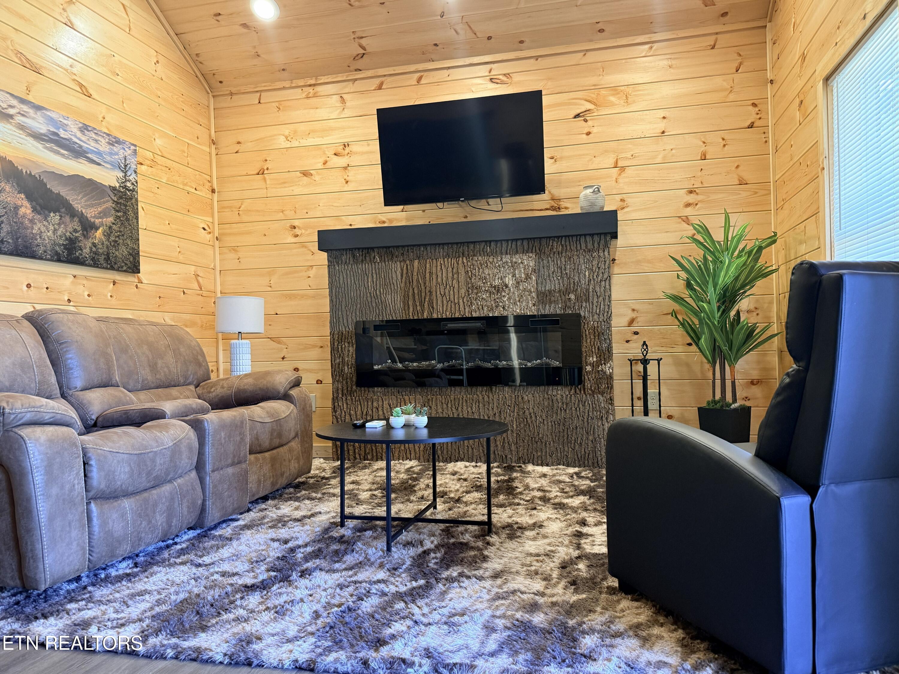 1026 Black Bear Cub Way Sevierville TN 37862