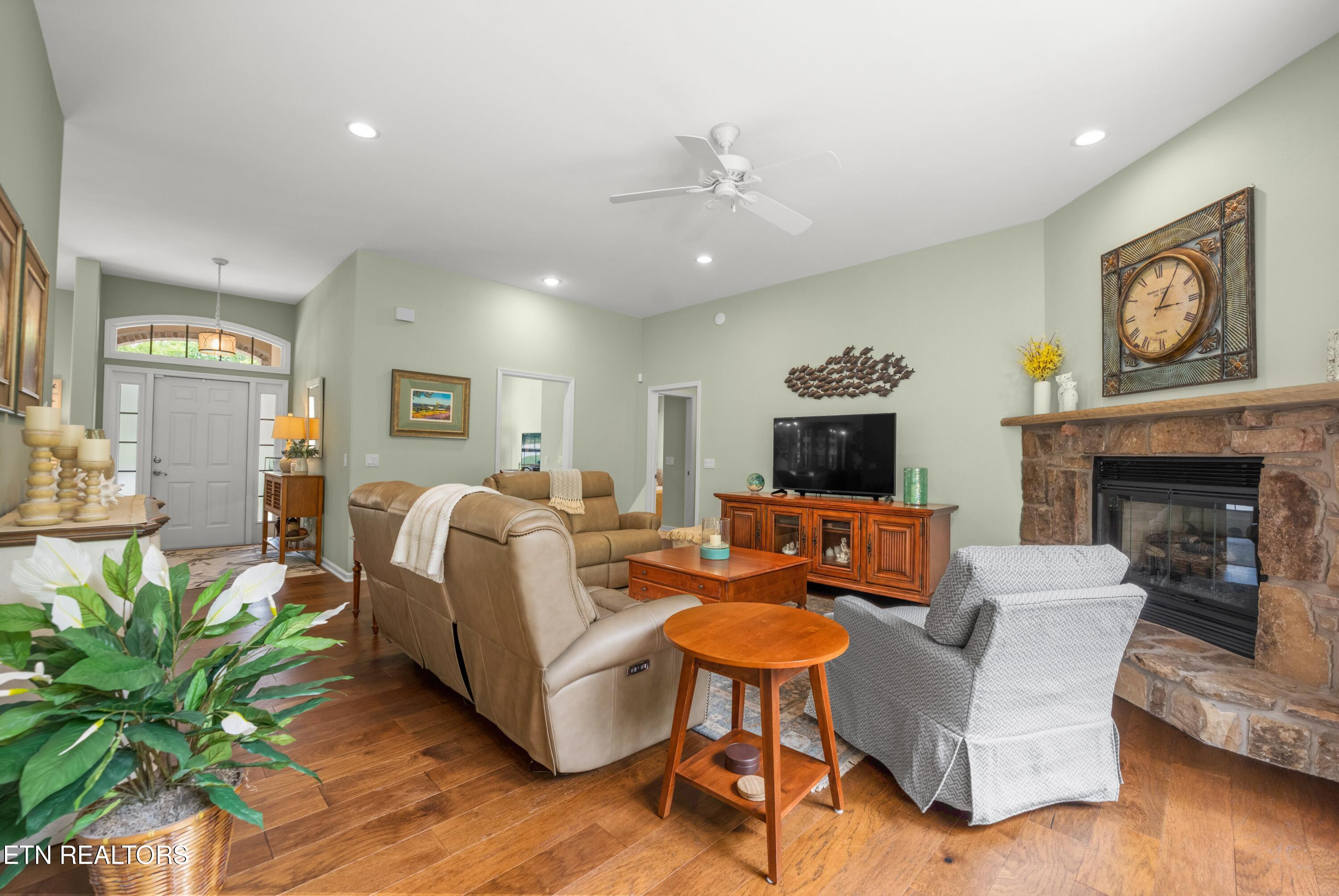 12 Dewsbury Terrace Crossville TN 38558