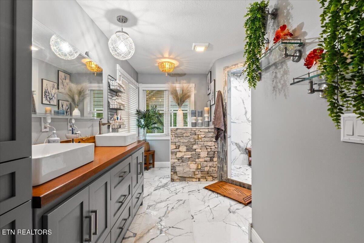 112 Bluff Trace Jacksboro TN 37757