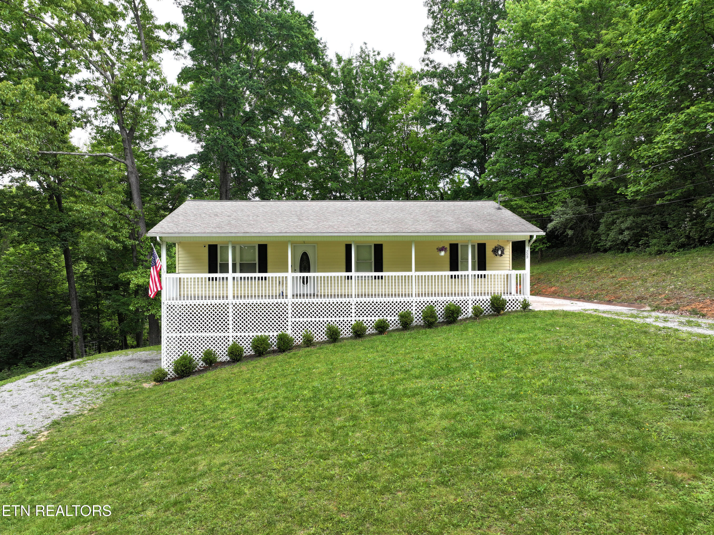 209 Summit Drive Speedwell TN 37870