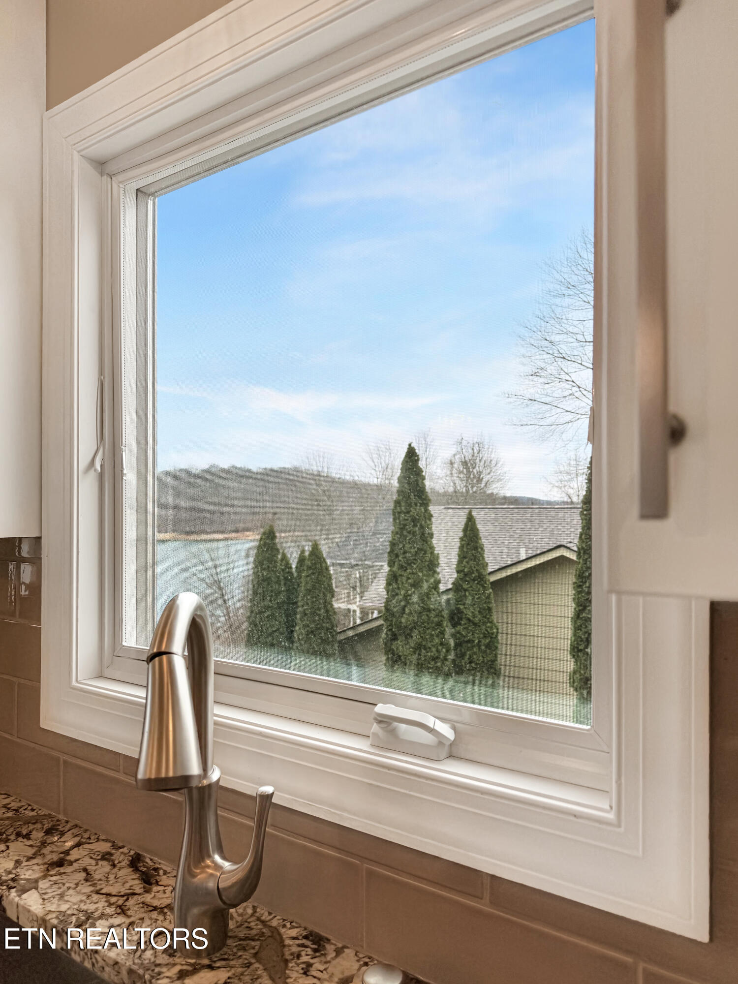 374 Norris Crest Drive Lafollette TN 37766