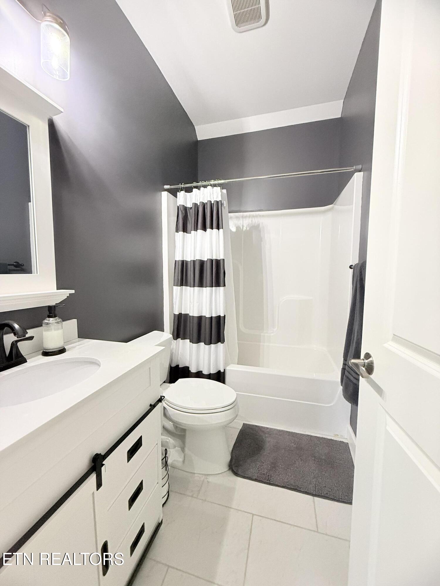 374 Norris Crest Drive Lafollette TN 37766