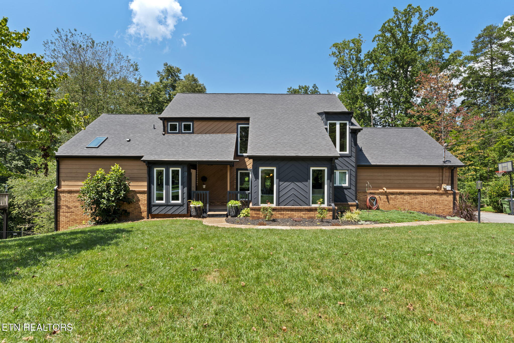 1530 N Courtney Oak Lane Knoxville TN 37938