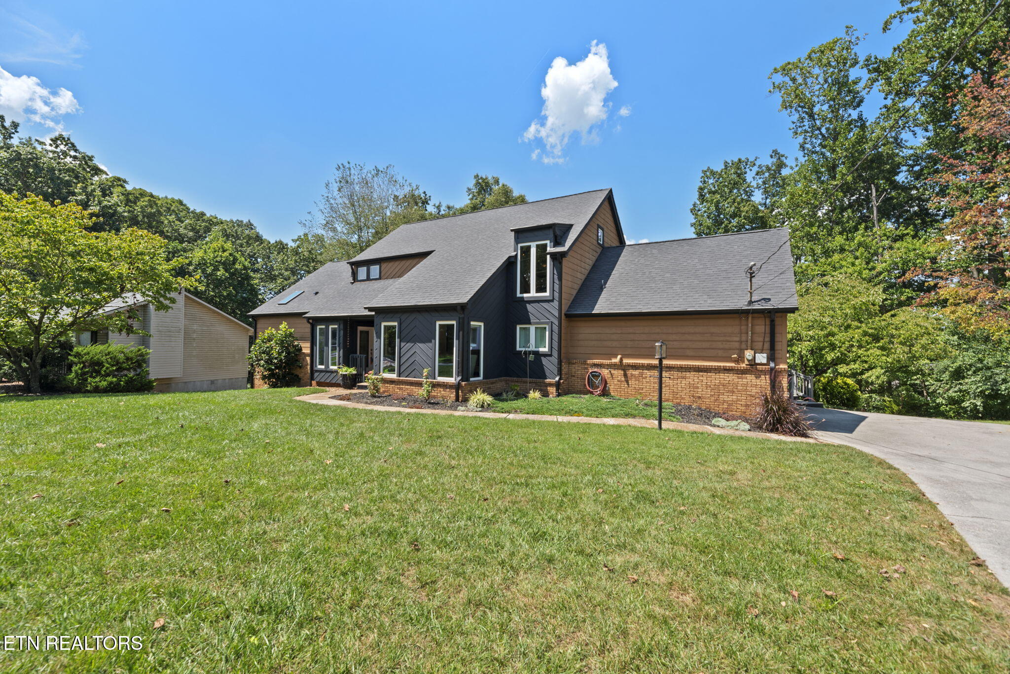 1530 N Courtney Oak Lane Knoxville TN 37938