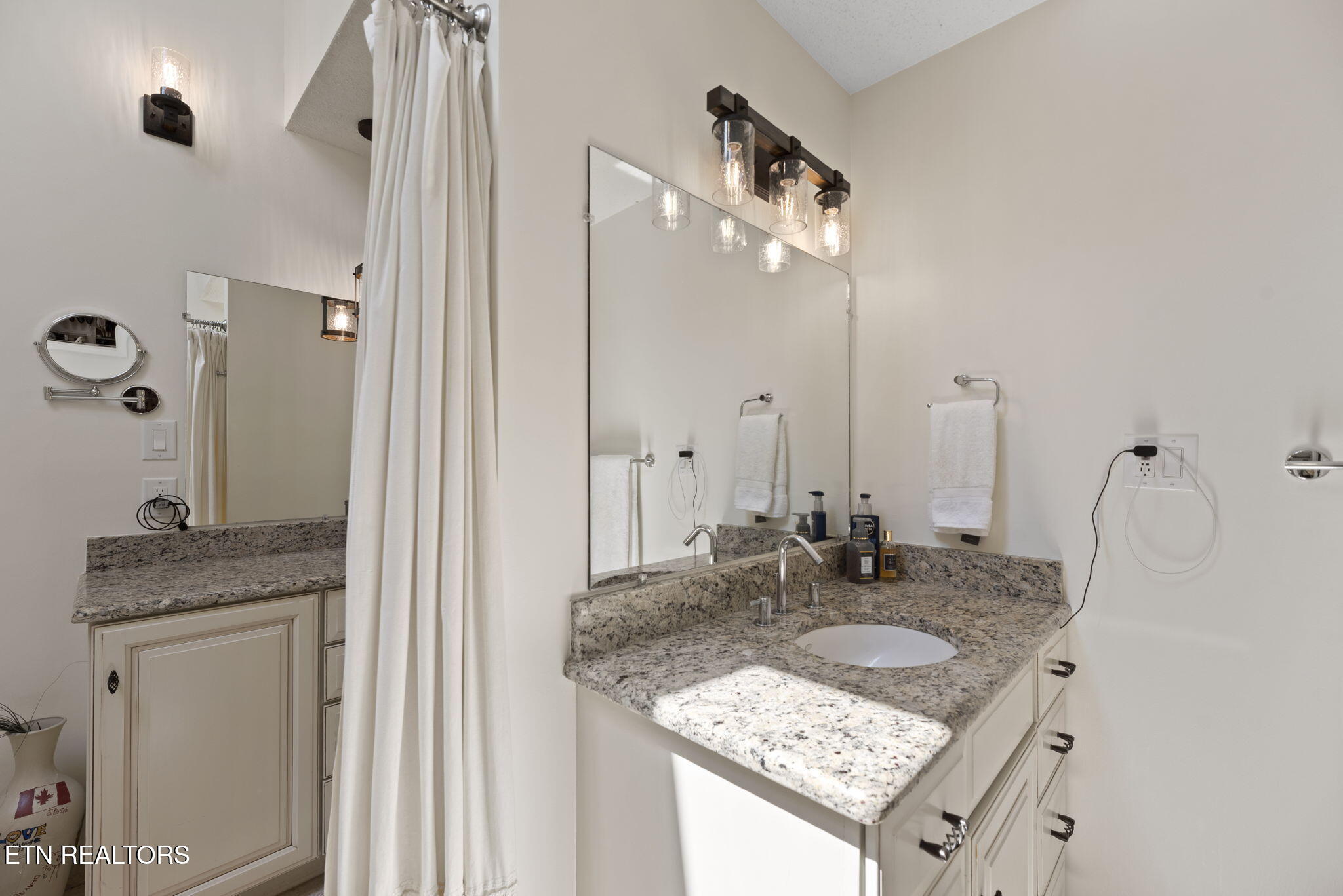 1530 N Courtney Oak Lane Knoxville TN 37938