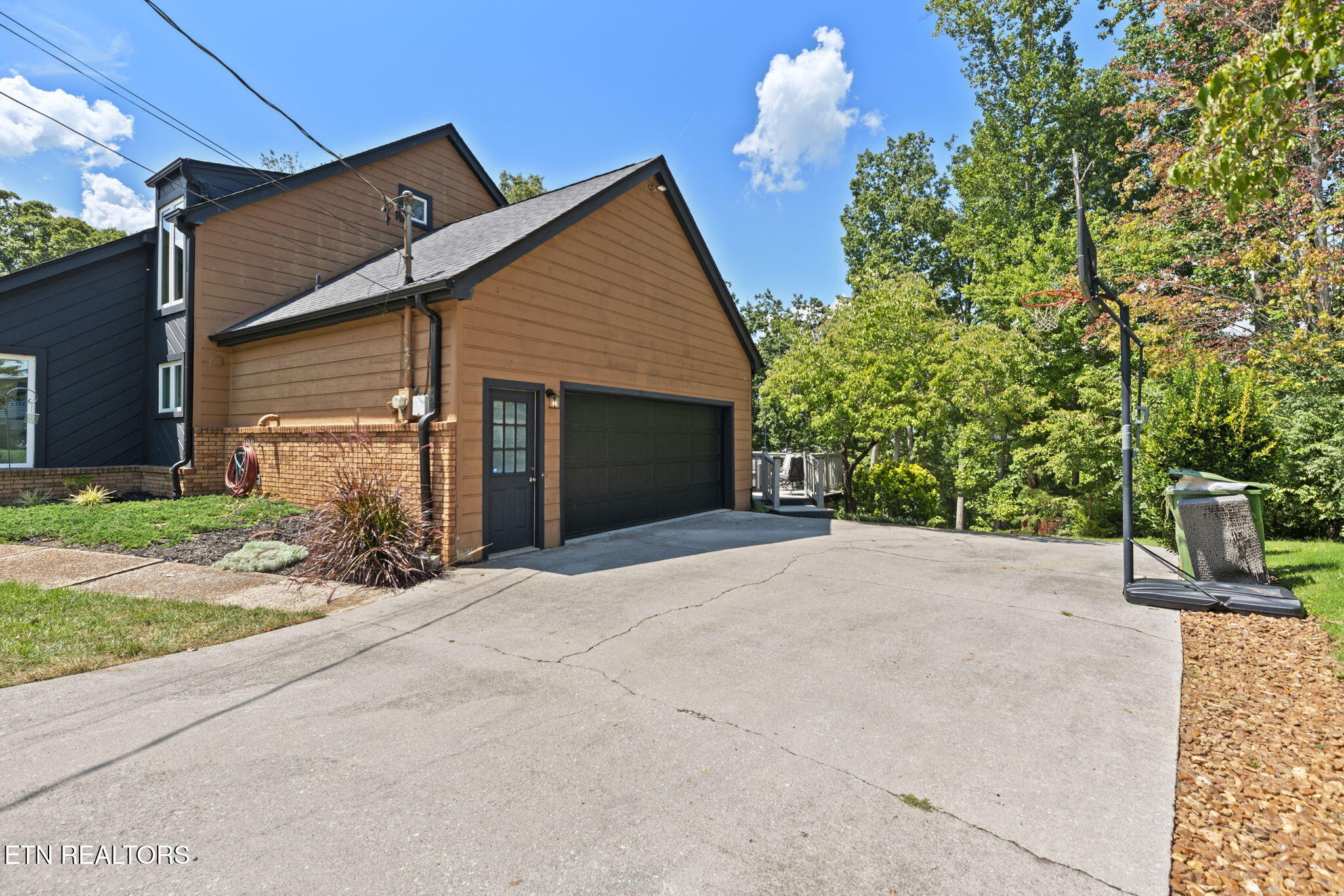 1530 N Courtney Oak Lane Knoxville TN 37938