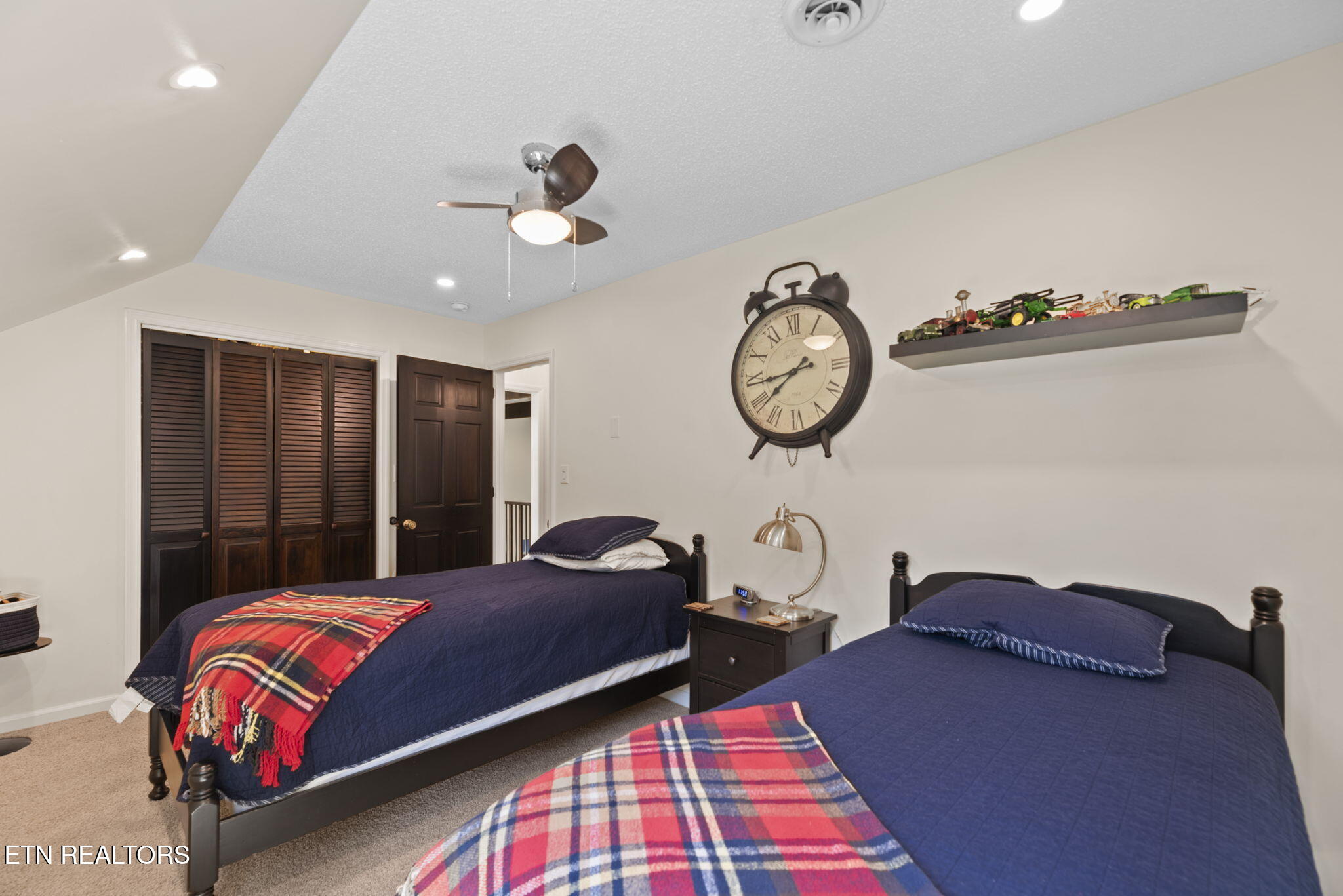 1530 N Courtney Oak Lane Knoxville TN 37938
